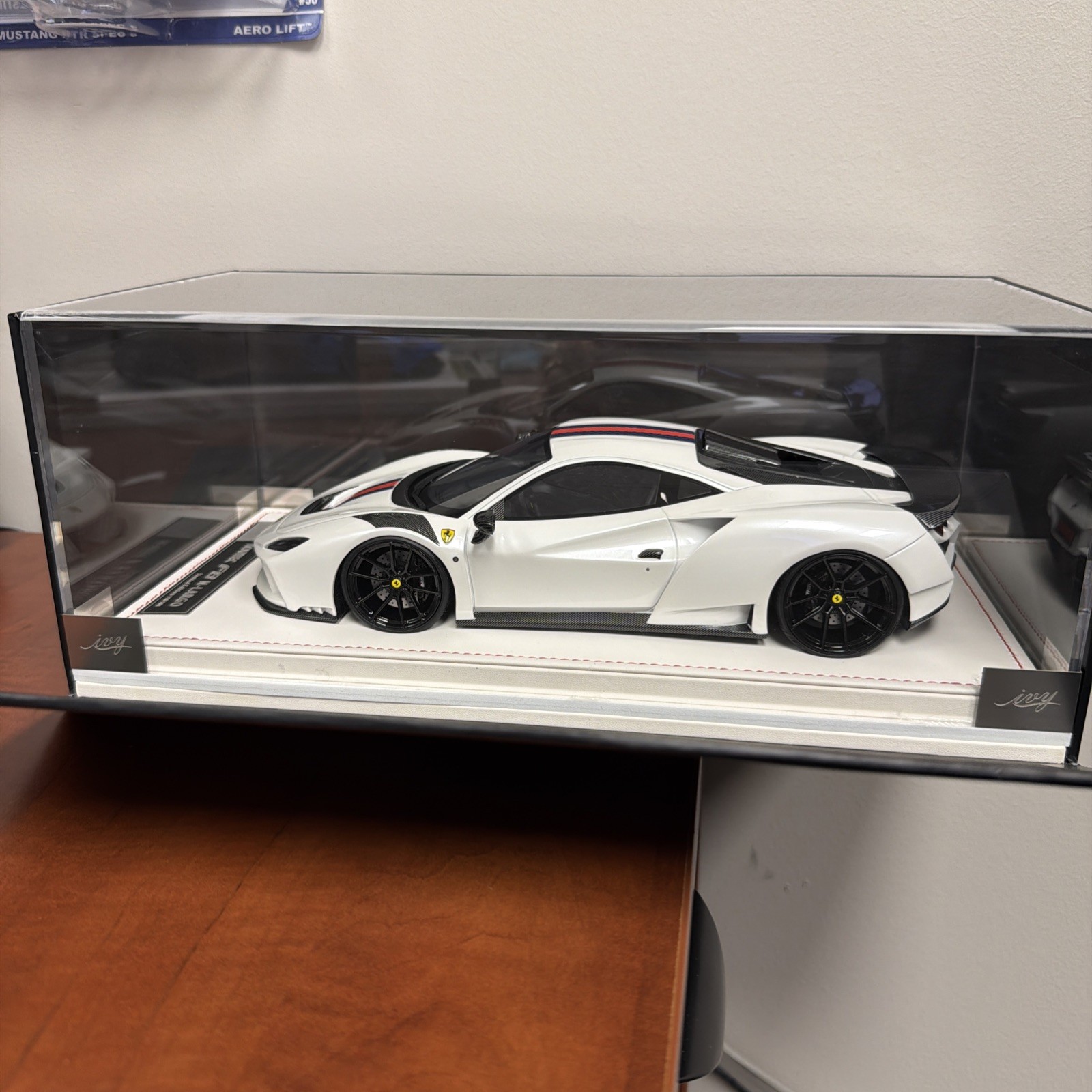1/18 Ivy Models F8 Novitec in Pearl White with Red stripes 118/199 pcs