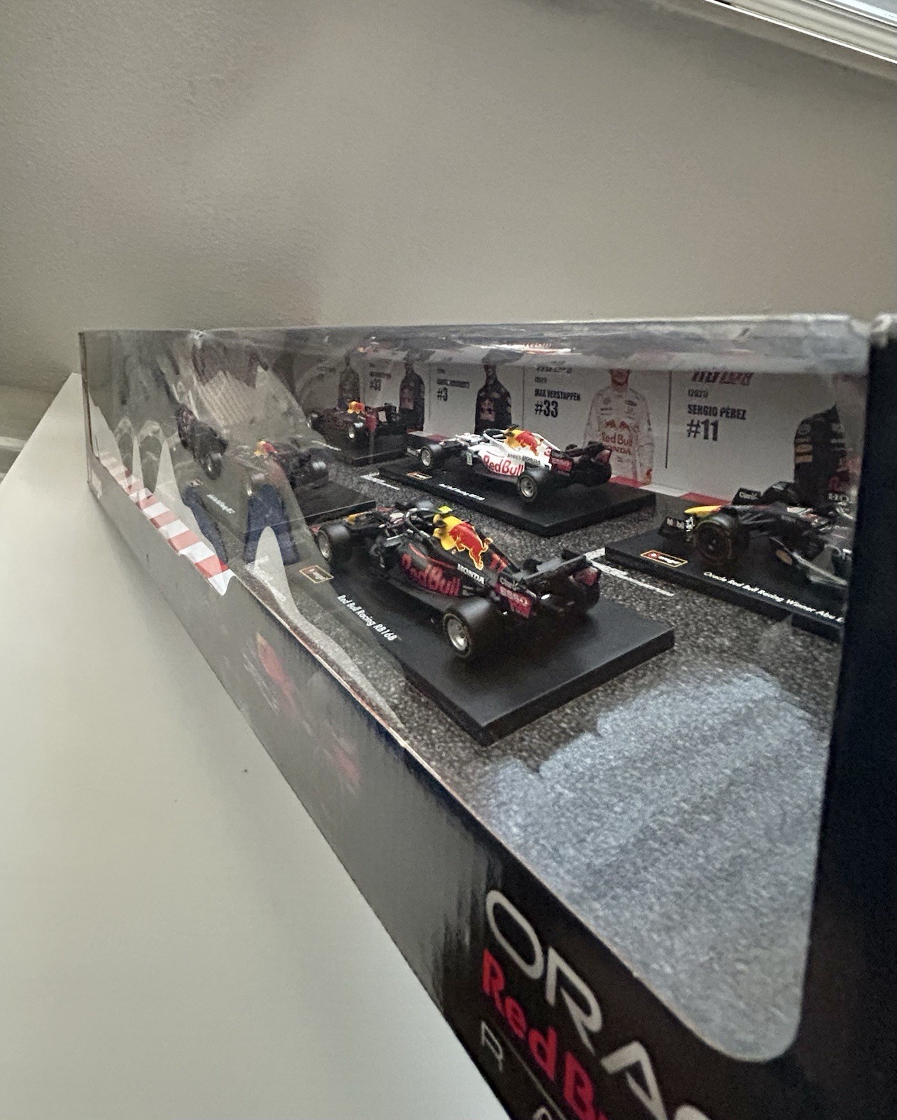 Burago Oracle Red Bull Racing Formula 1 1:43 Scale 6 cars