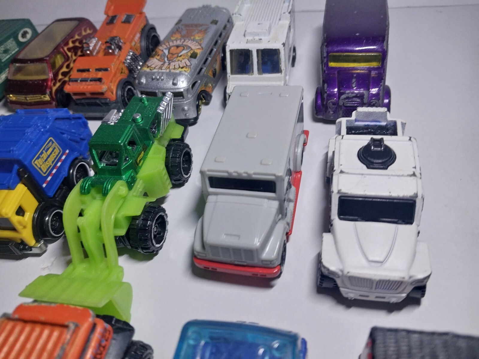 Lot 18 Hot Wheels & Matchbox Truck Bus Jeep Ect Please See Photos