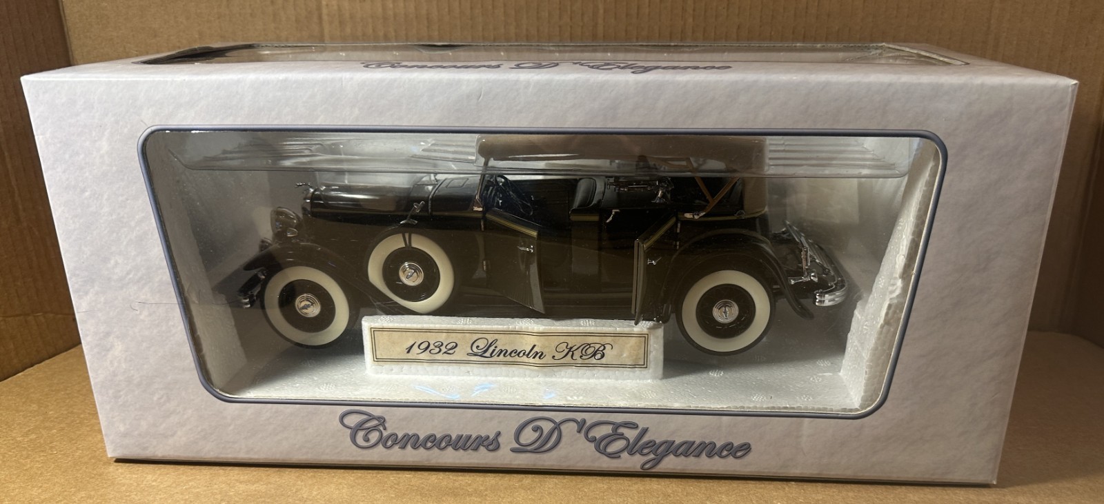 Motor City Classics 1/18 1932 Lincoln KB, 4 D convertable, green w/yellow stripe