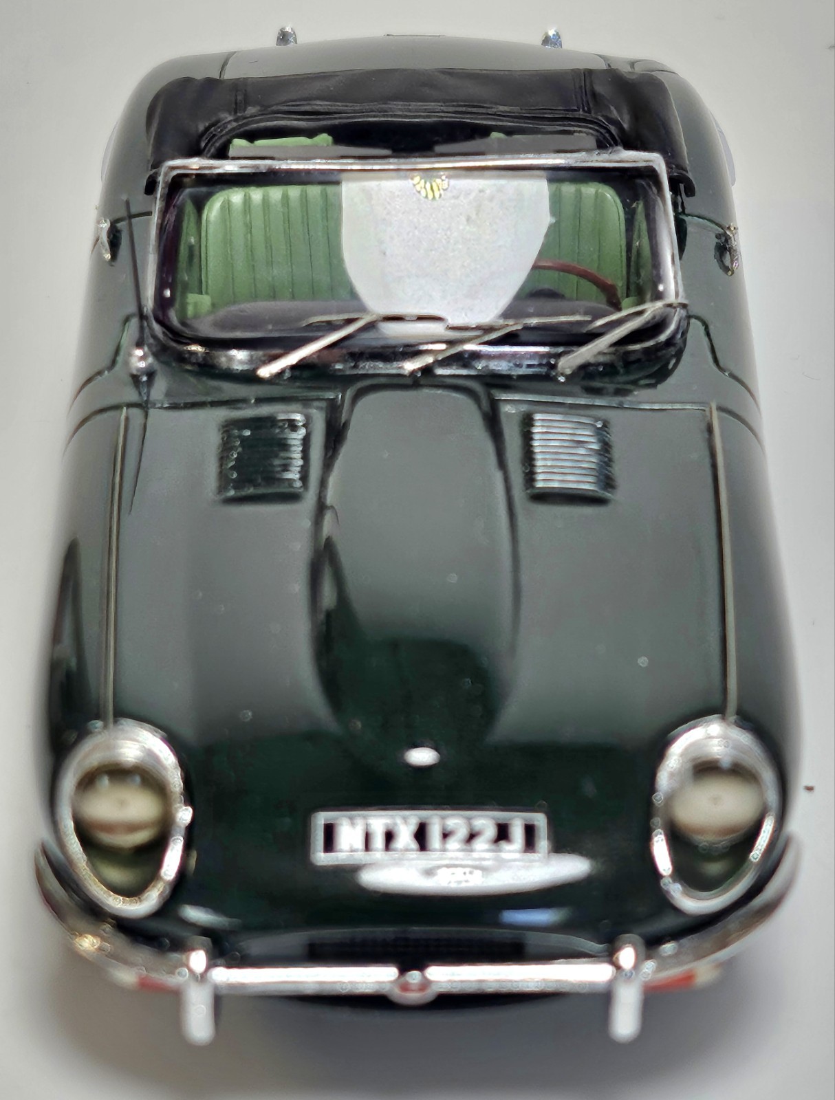 Matrix 1/43 JAGUAR E-TYPE roadster in British racing green!
