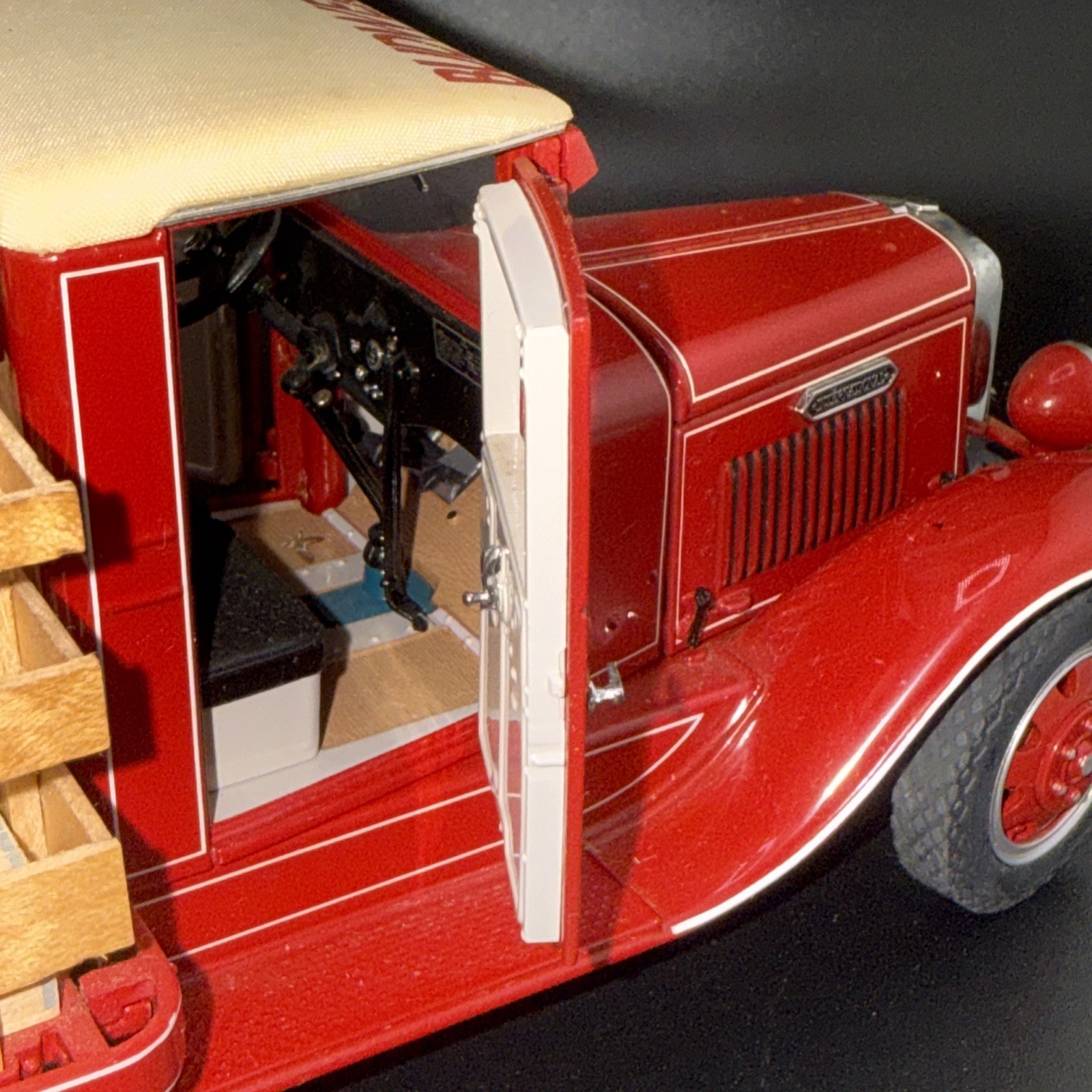 Danbury Mint 1933 Budweiser Delivery Diecast Truck Red 1/24 Anheuser-Busch