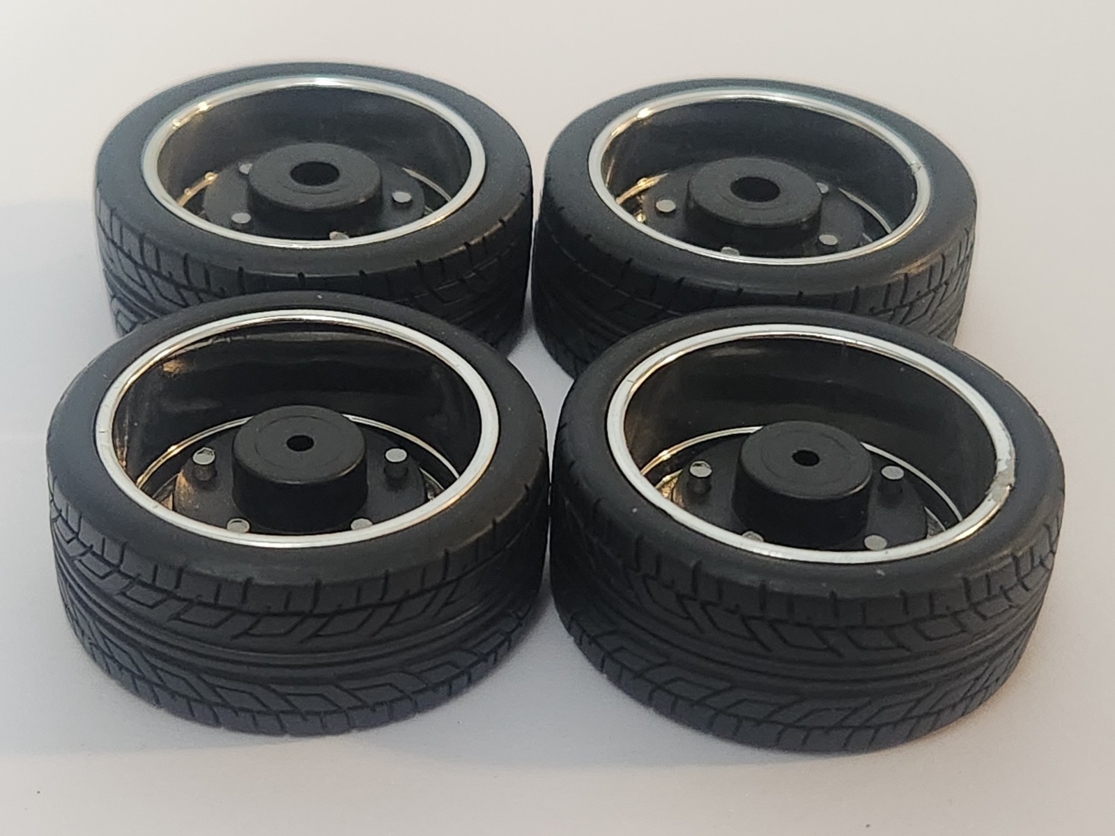 1/18 ACME Street Fighter 18″ Wheel & Tire Set-A1805222W