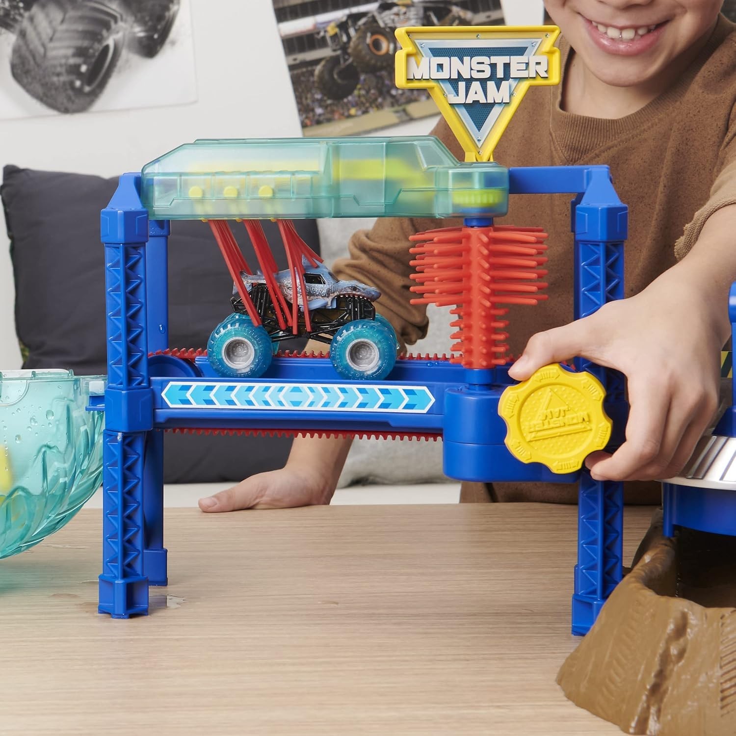 Megalodon Monster Wash Playset with Color Changing Truck for Kids Ages 3 and Up