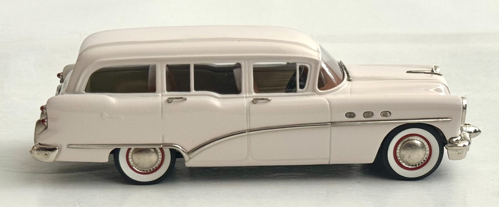 Brooklin BRK.186 – 1954 Buick Special Four-Door Station Wagon – Casino Beige