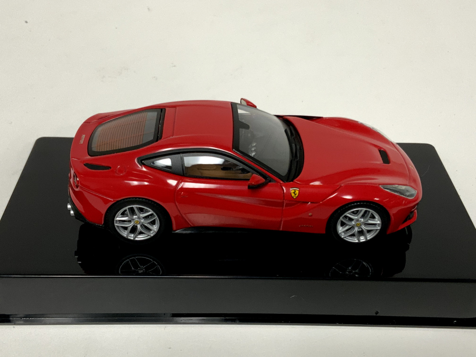 1/43 Mattell Hot Wheels Elite Ferrari F12 Berlinetta in rosso Corsa Red CF22