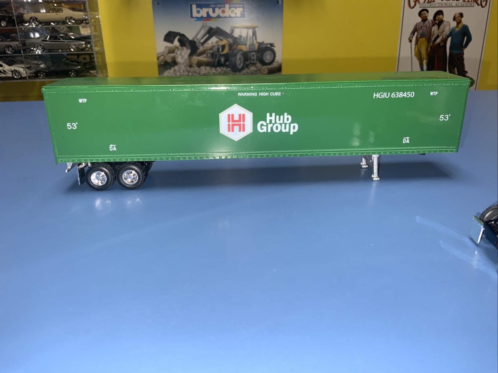 Liberty Classics Freightliner Century Class Hub Group Tractor Trailer 1:64
