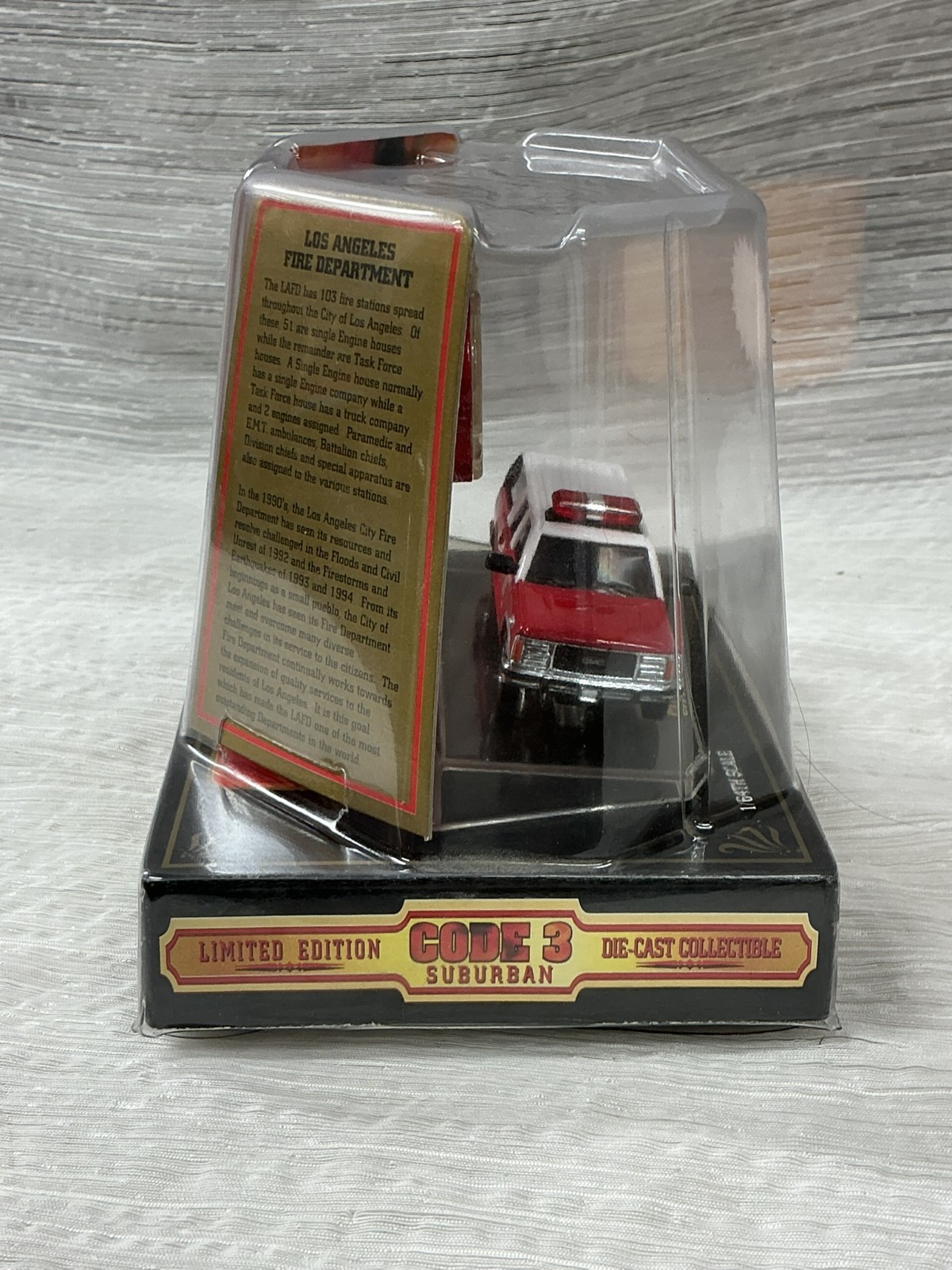1/64 Code 3 Collectibles LA City Fire Dept. 1998 GMC Suburban Battalion 4#12400