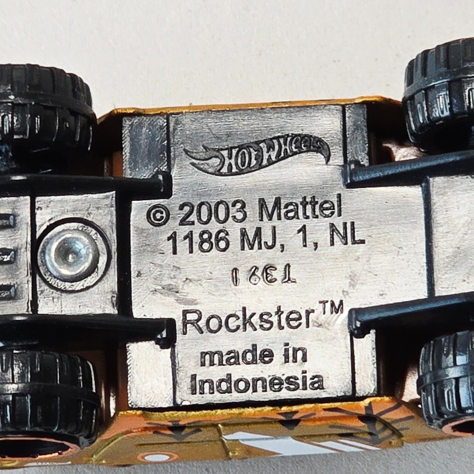 Hot Wheels Rockster Getaways Diecast SUV 2003 Mattel Indonesia 1:64