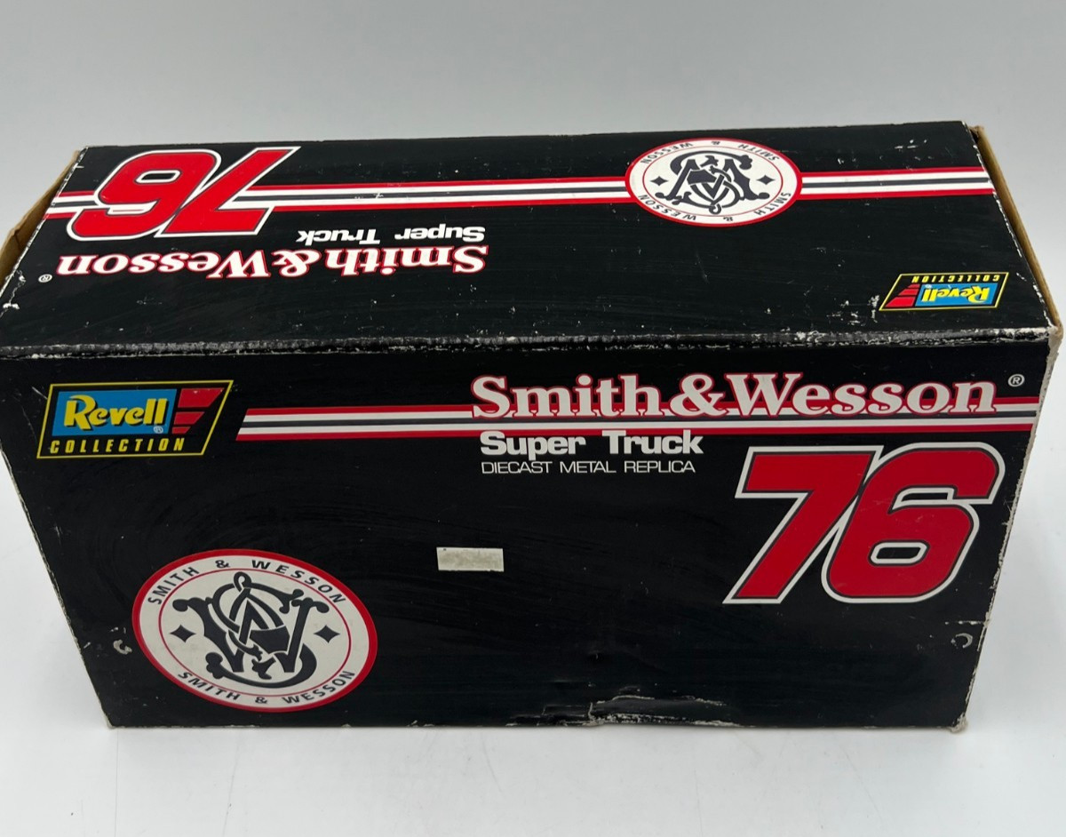 Revell Smith & Wesson #76 Chevy Super Truck 1:24 Diecast David Green COA NEW