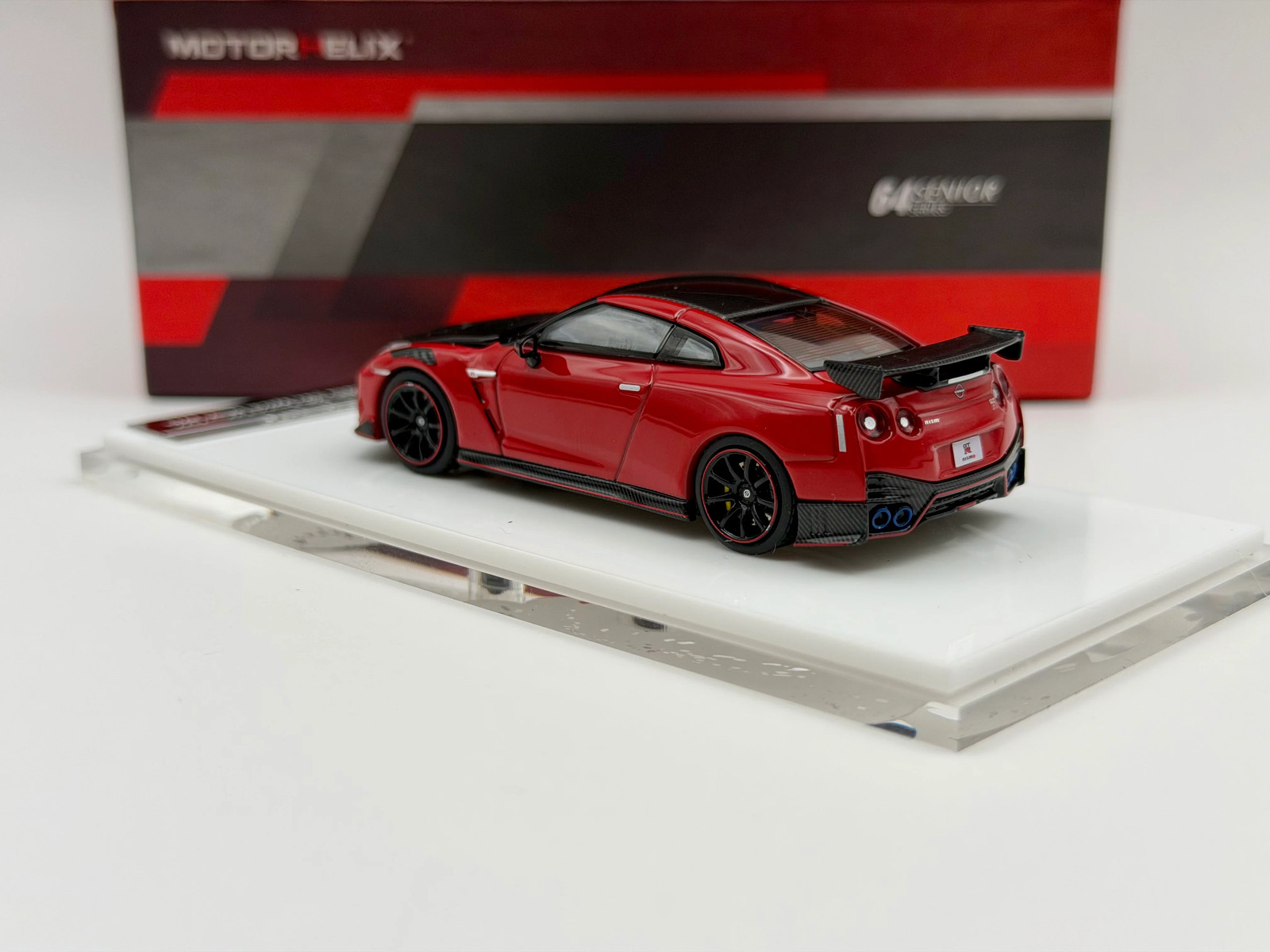 Motorhelix 1:64 Nissan GT-R R35 Nismo 22′(Stealth Gray/Vibrant Red)