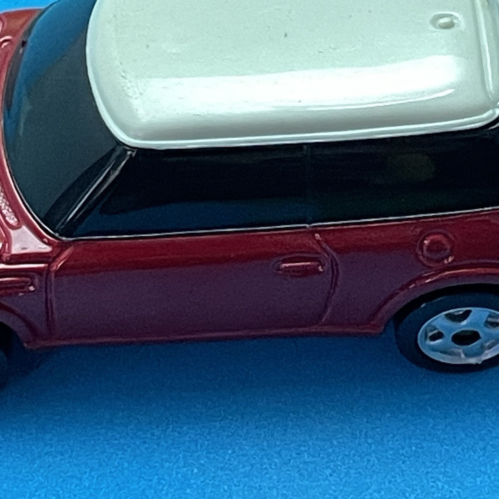 2001 Maisto Mini Cooper Metallic Red Diecast Car with White Top detailed Loose