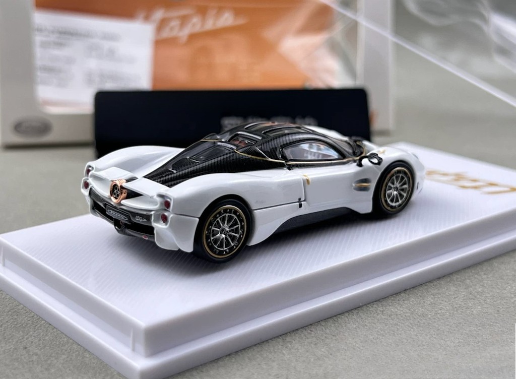CM 1:64 White Utopia Racing Sports Model Diecast Metal Car