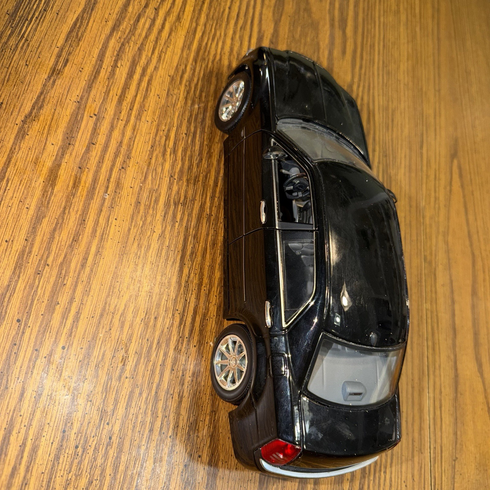 Maisto 2005 Chrysler 300C Hemi Black 1:18 Diecast Collectable Car