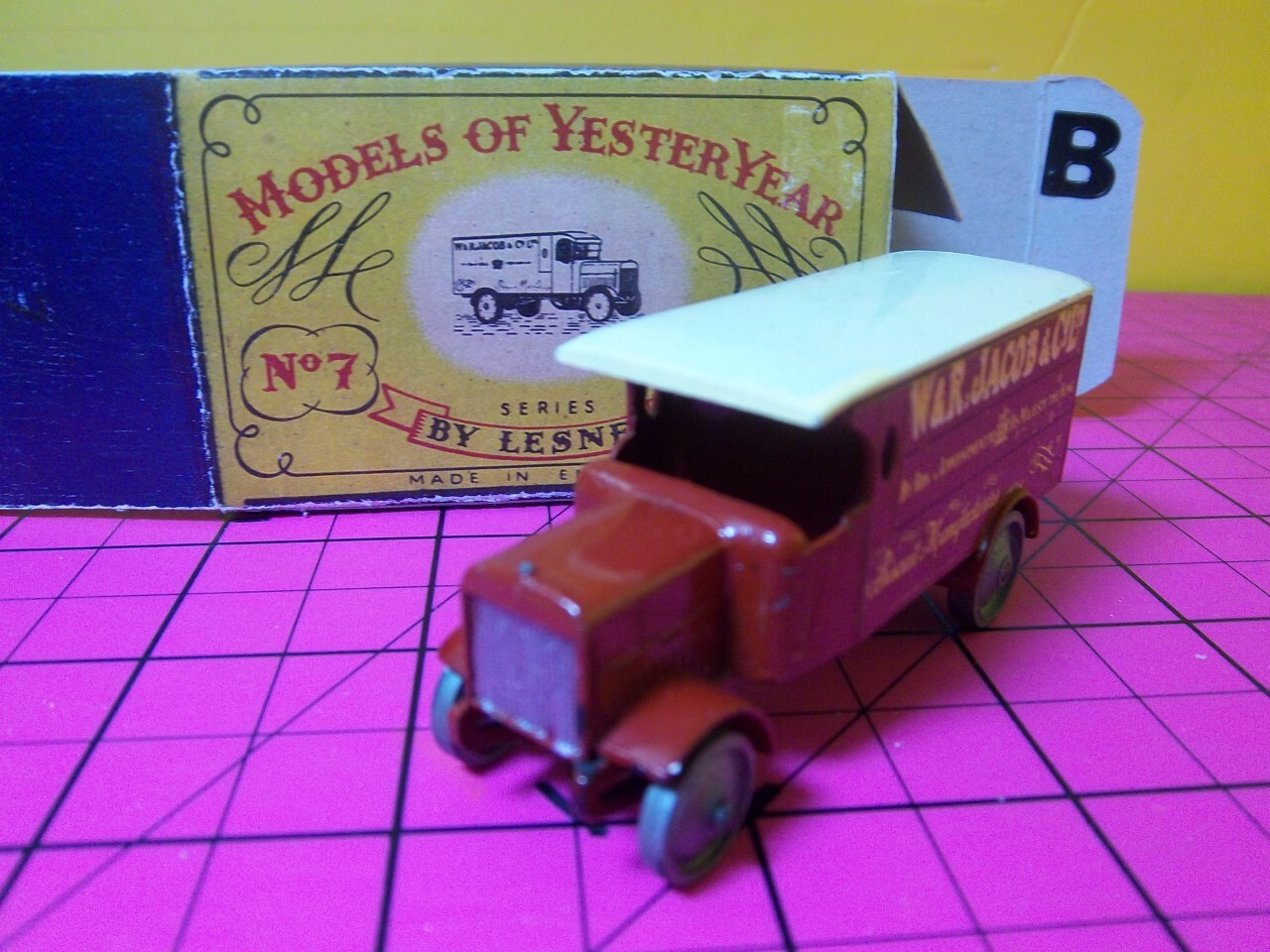 Y-7-1-8~ 4 TON LEYLAND VAN~RED RADIATOR&CHASSIS~VERY RARE~VINTAGE M.OF.YES.~ MIB