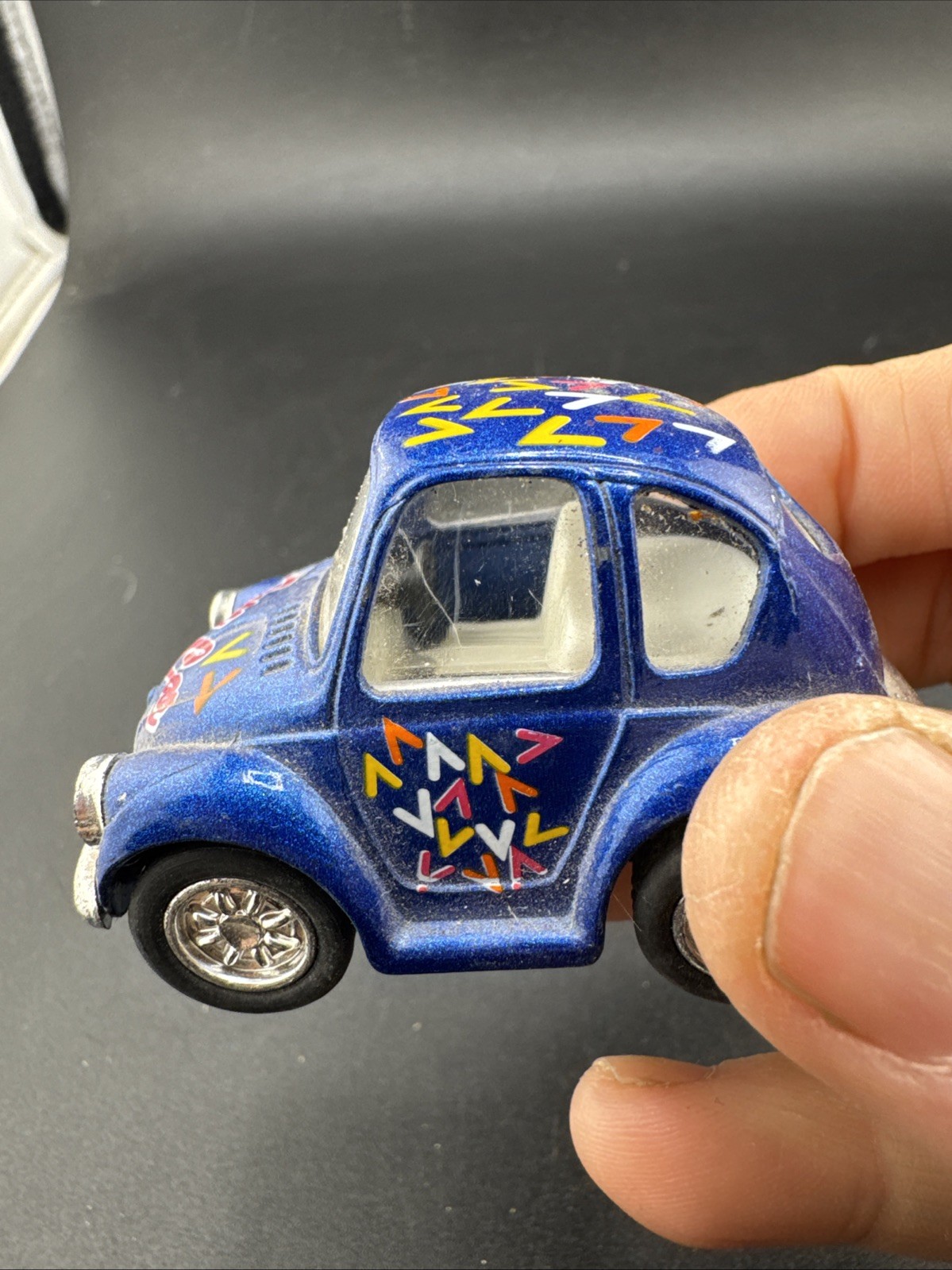 KinToy Free Car Design Volkswagen VW Beetle Pullback 2.25″ Toy Car