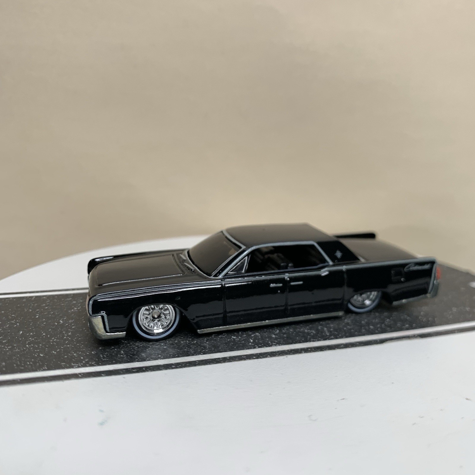 Hot Wheels Premium Pop Culture The Matrix 1964 Lincoln Continental Black 1:64 NM
