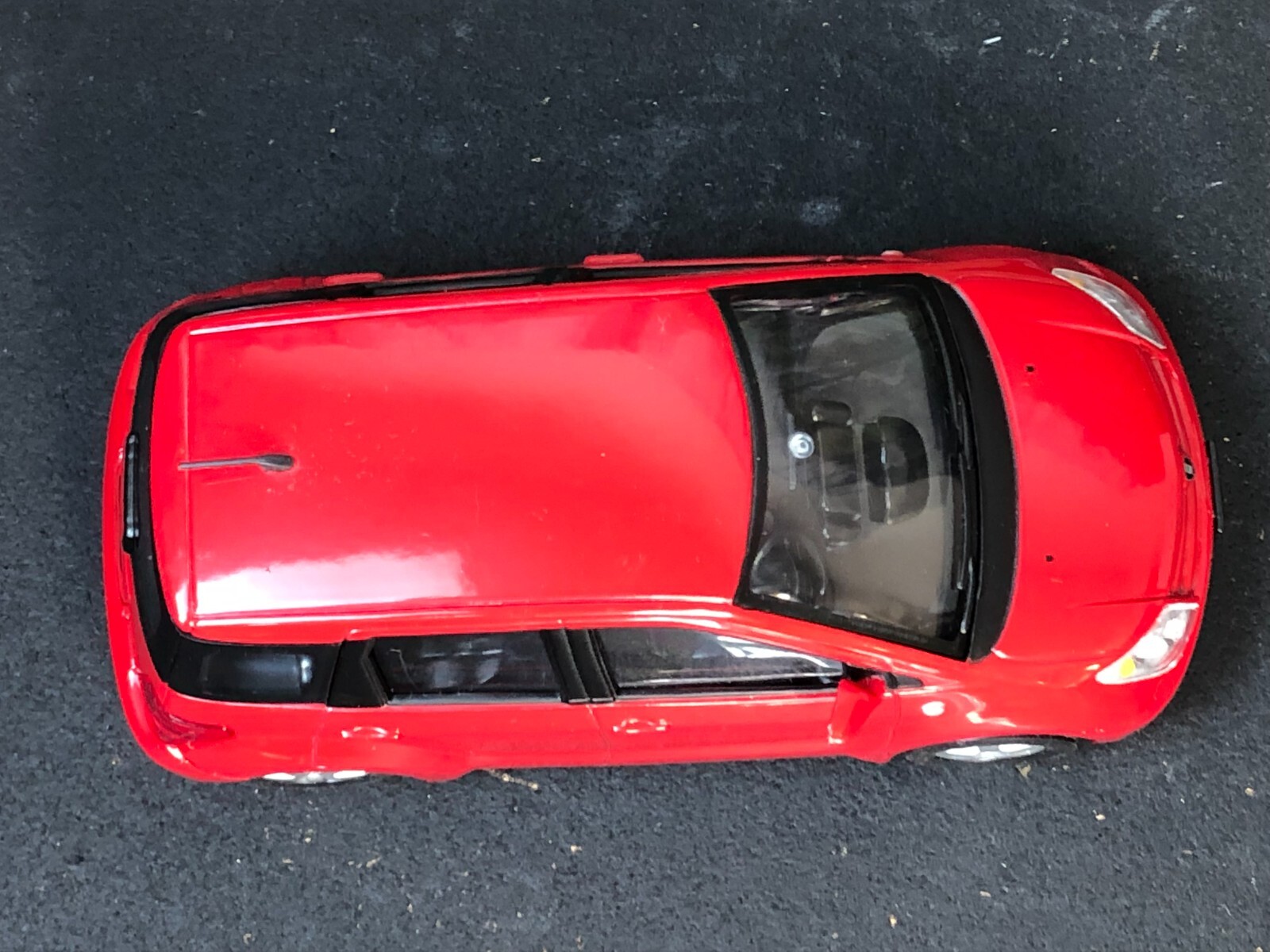 Imperfect 1:24 Diecast Car RED TOYOTA IST Official Licensed Product AS-IS