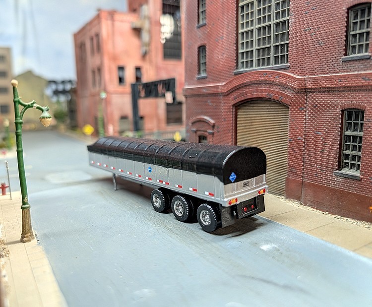 1/87 HO Scale Custom Built 3D Printed 42′ Covered 3 Axle Dump Trailer