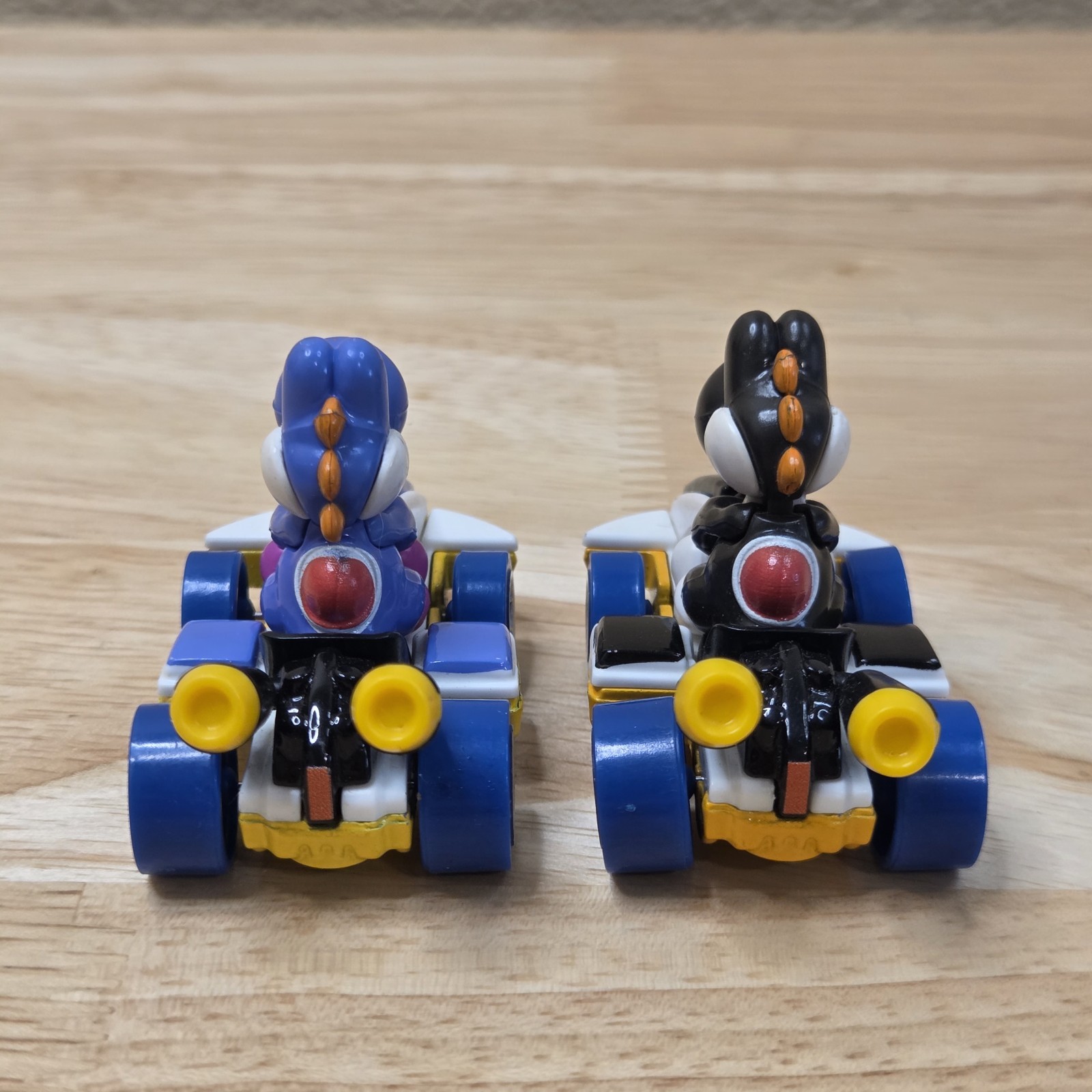 2018 Yoshi Mattel Hot Wheels Die-Cast Standard Kart (Black & Blue? / Purple?)