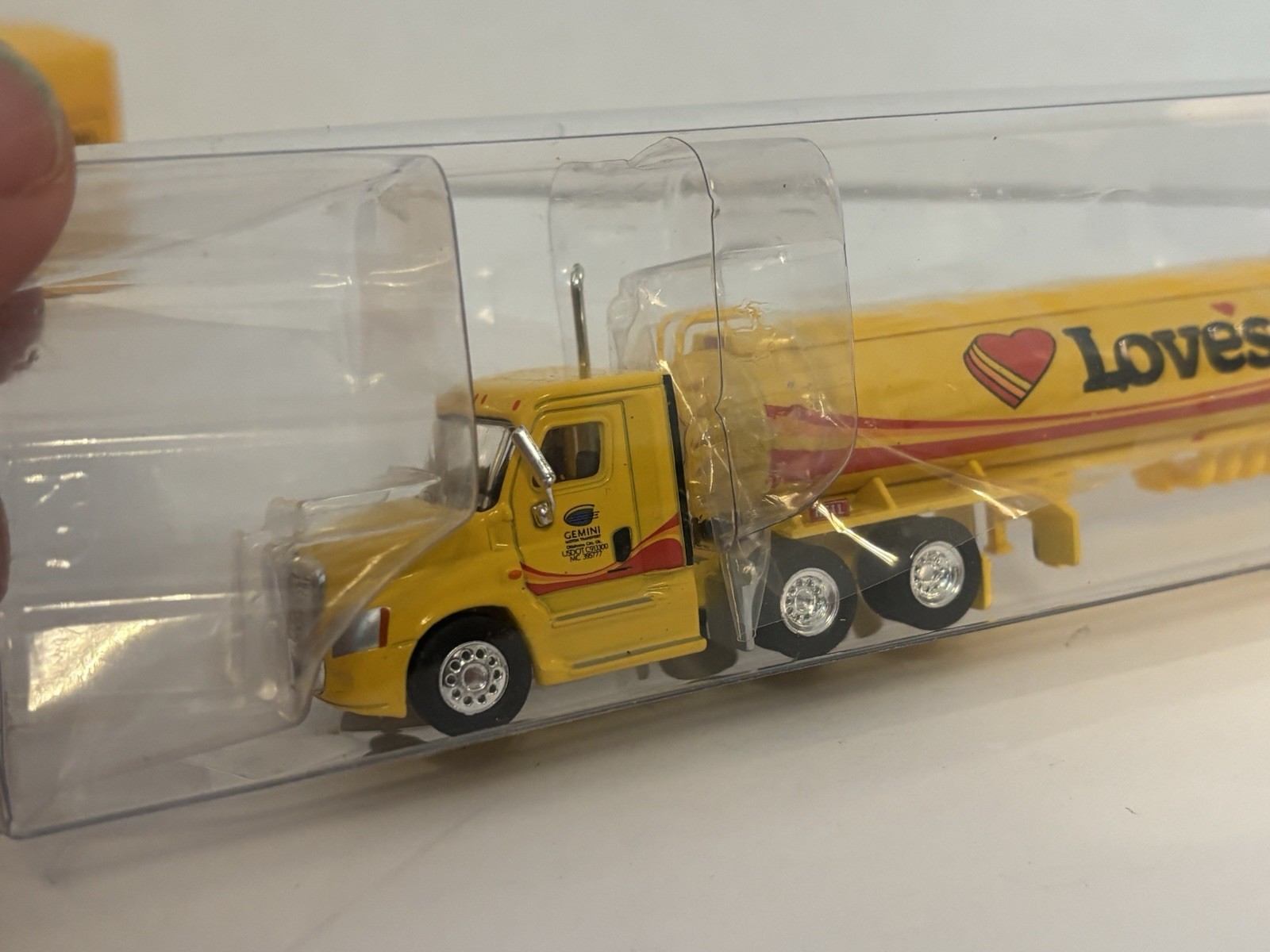 Loves Freightliner Cascadia Day Cab 1:87 Scale Limited Edition