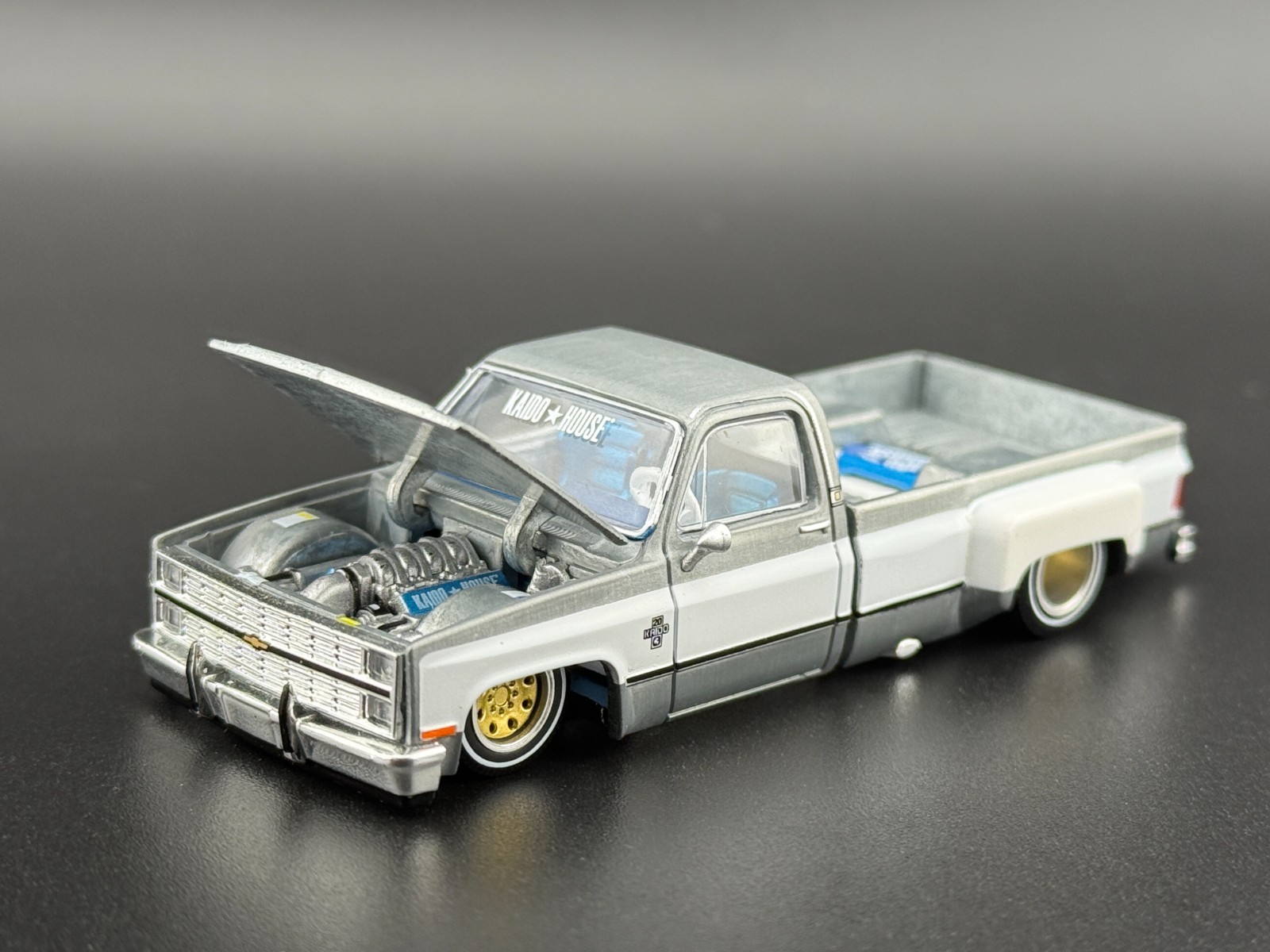 Kaido House x Mini GT Chevy Silverado Dually Vintage Spec V1 #192 1/64 CHASE