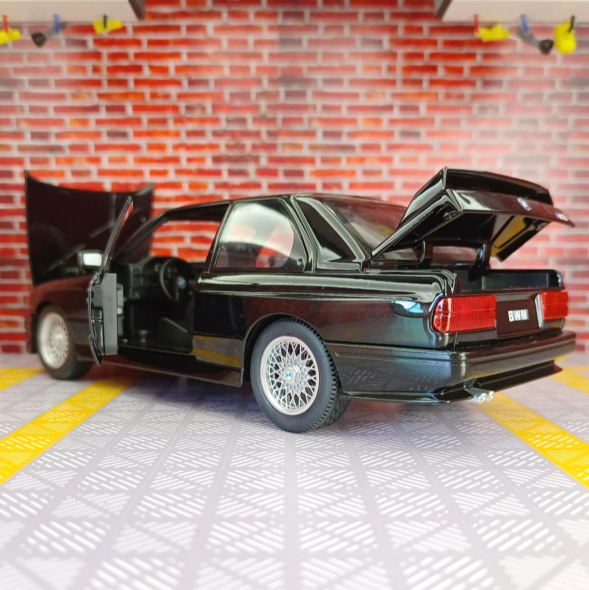 1:24 BMW M3 E30 1988 Mpower Alloy Diecast Sound & Light Car Model Toy Gift NEW