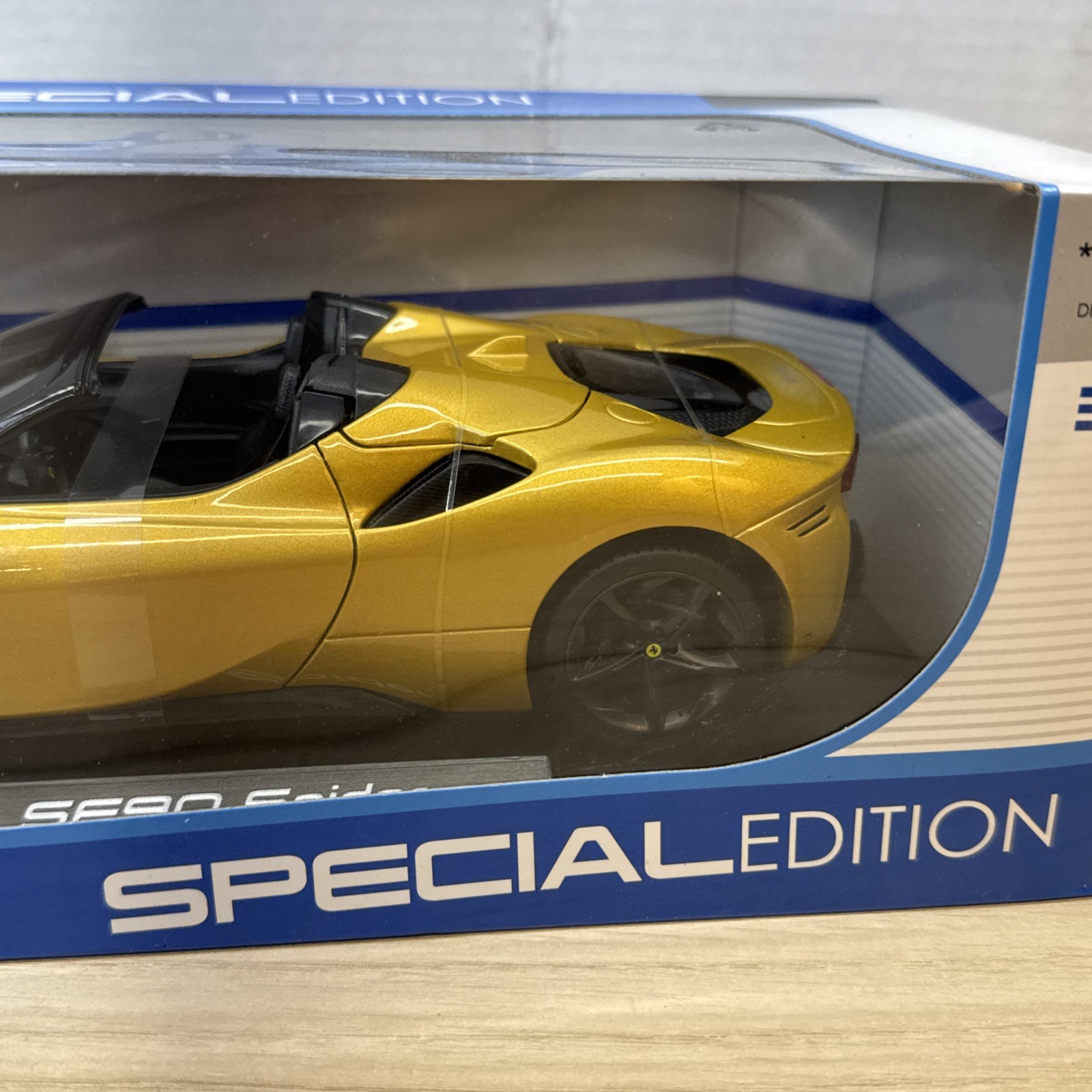 Maisto 1:18 Ferrari SF90 Spider Metallic Gold Special Edition Diecast NIB