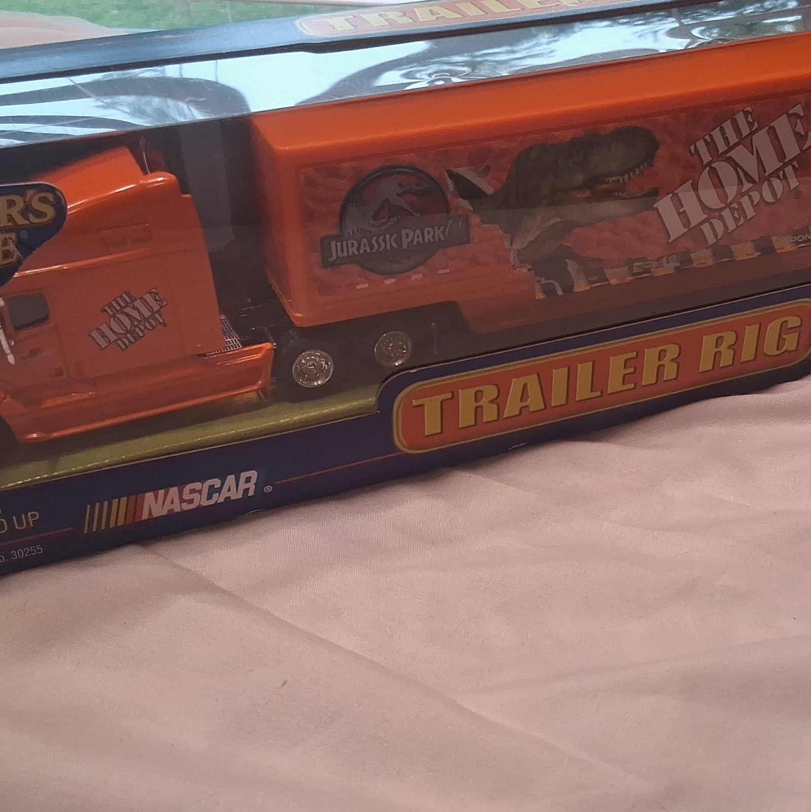Winner’s Circle 1:64 Tony Stewart Home Depot #20 Jurassic Park III Trailer Rig