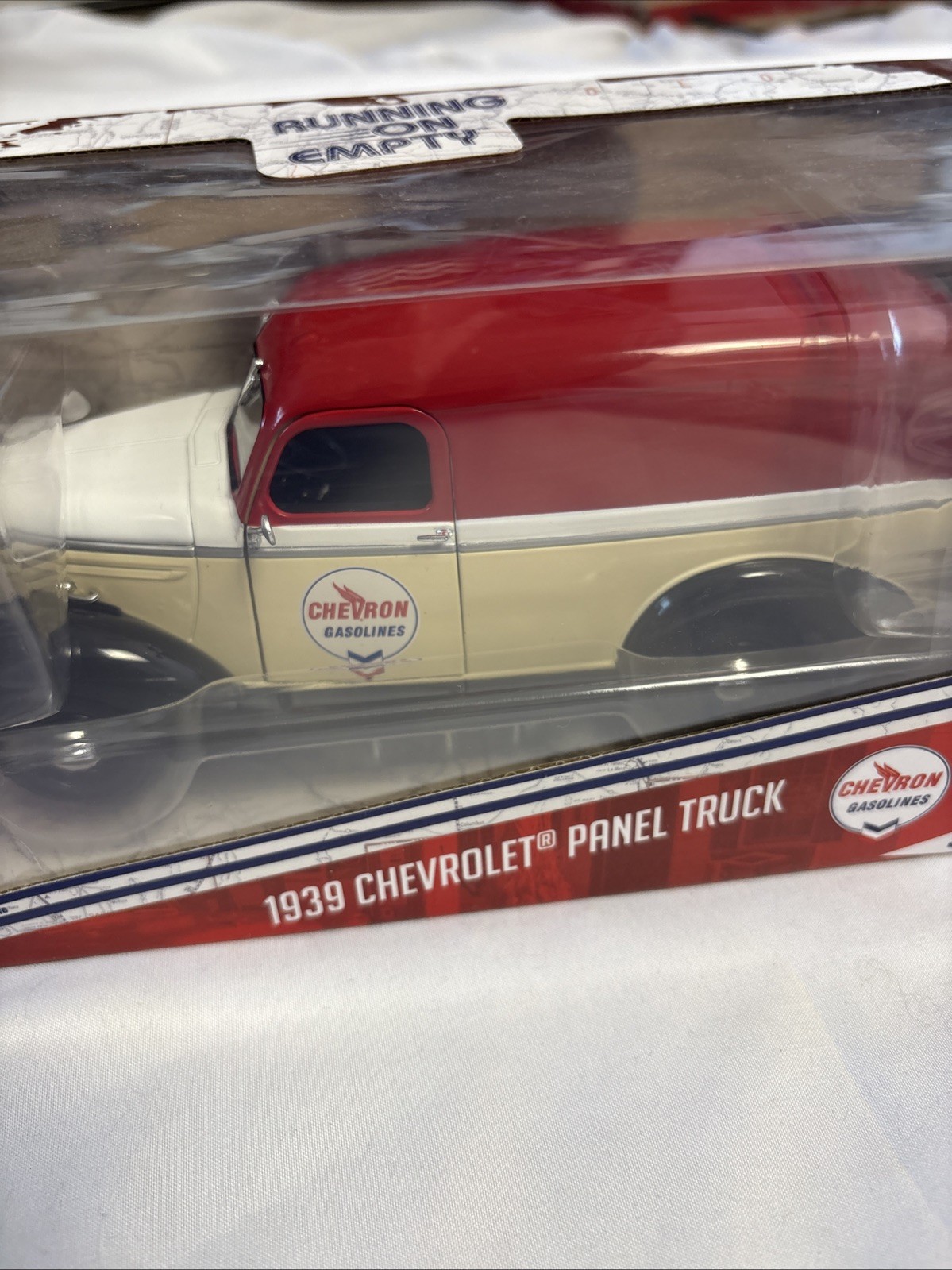 1939 CHEVROLET PANEL TRUCK “CHEVRON GASOLINES” 1/24 DIECAST BY GREENLIGHT 85081
