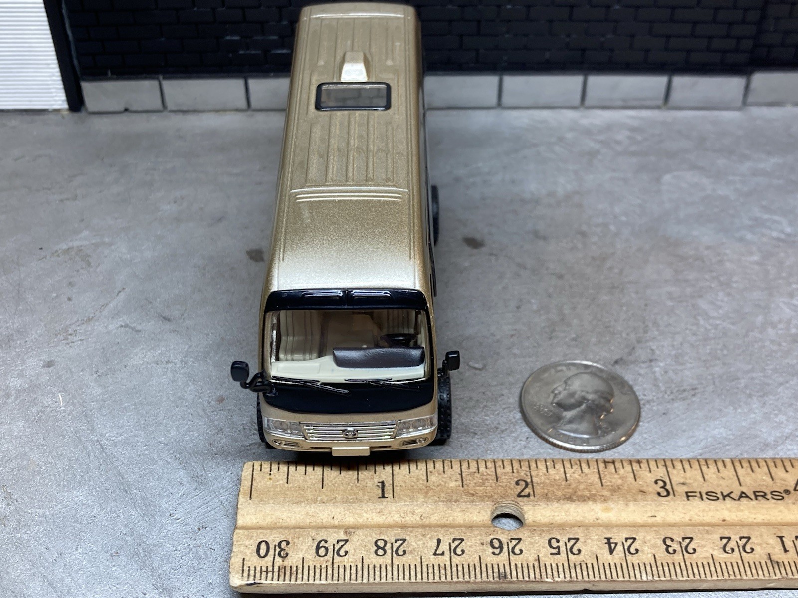 2013 Toyota Coaster Minibus Lifted 4×4 Shuttle Bus 1/64 Scale Diecast Custom