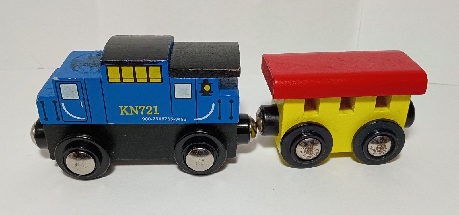 Brio World Wooden Diesel Locomotive Train Toys R Us Caboose Car Push Toy Lot 2