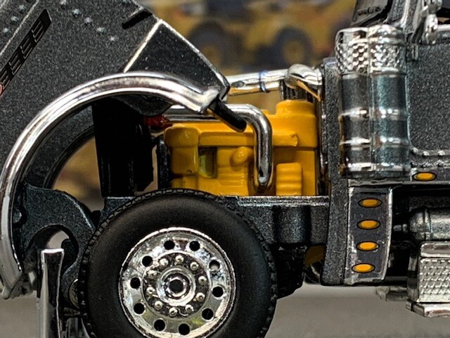 1/64 DCP GUN METAL PRIDE & CLASS PETERBILT 389 W/ 36″ SLEEPER