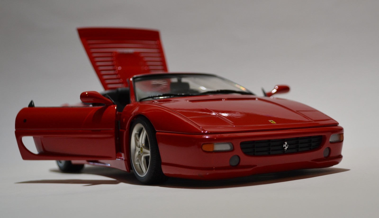 1/18 UT Models Ferrari 355 Spider Rosso Corsa No Box