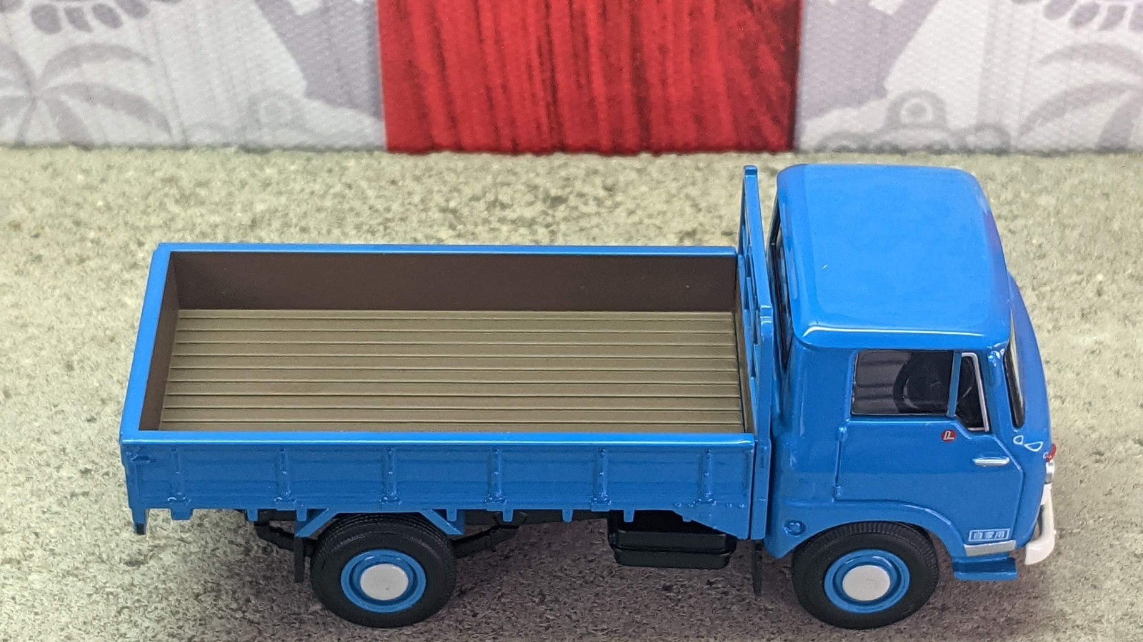 TOMICA LV-191b 1966 ISUZU ELF DELIVERY TRUCK 1:64 SCALE LIMITED VINTAGE SERIES