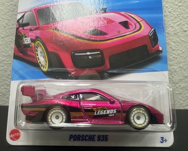 Hot Wheels Porsche 935 Legends Tour 2025 Collector Edition Pink + Free Protector