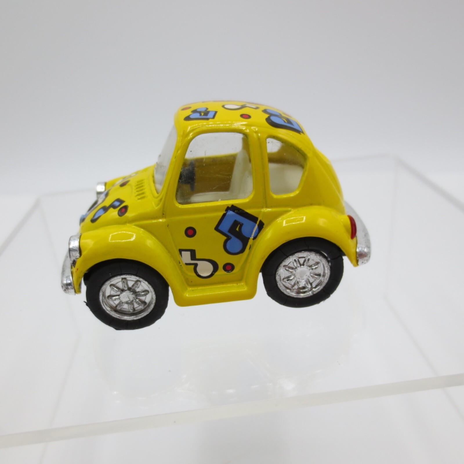 Kintoy Volkswagen VW Beetle Yellow Love Bug Car Motorized Pull Back & Go Action