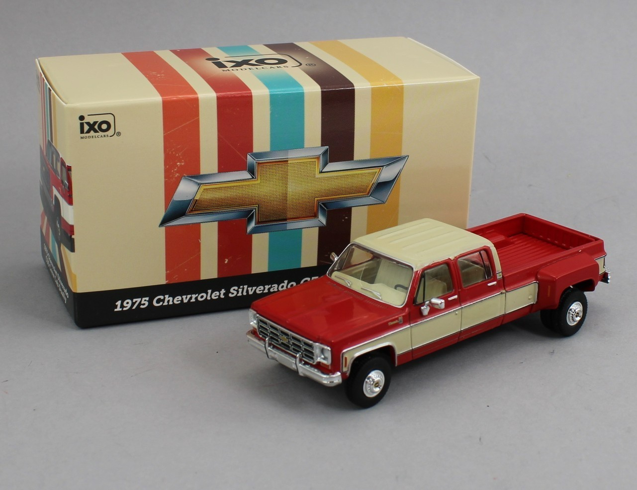 1:64 IXO Models *RED & TAN* 1975 Chevrolet Silverado C30 Dually Pickup Truck