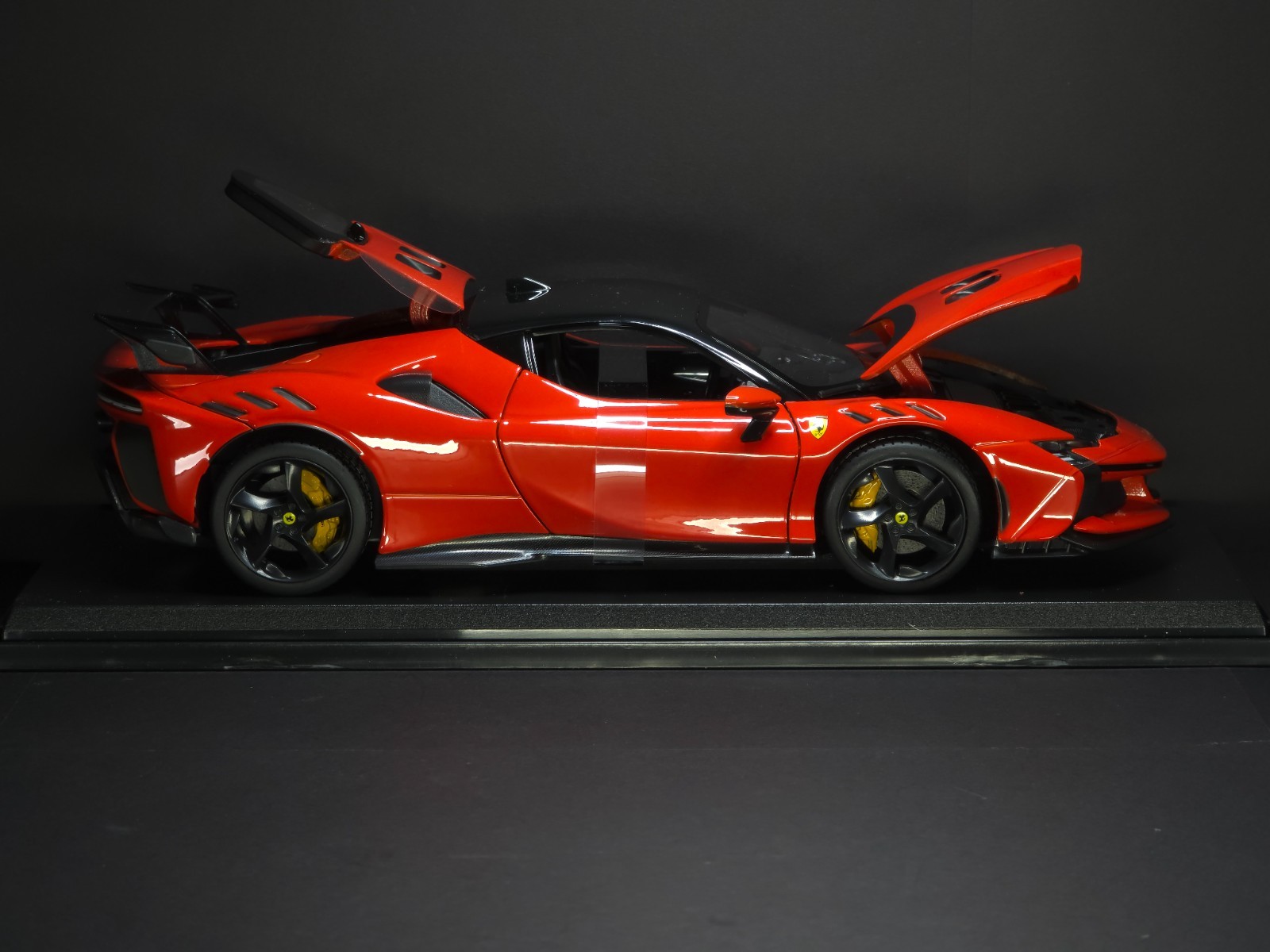 Ferrari SF90 XX Stradale 1:18 Maisto Exclusive Style Special Edition – Red