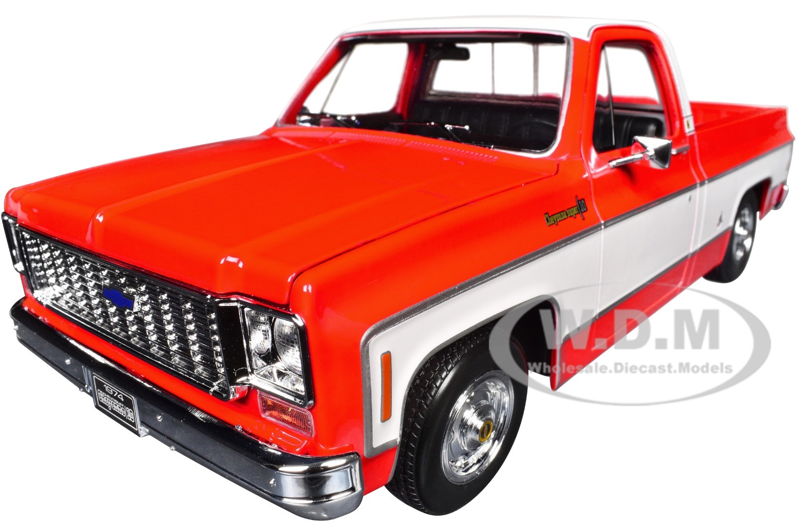 1974 CHEVROLET C10 CHEYENNE SUPER PICKUP RED & WHITE 1/18 MODEL BY MAISTO 31467