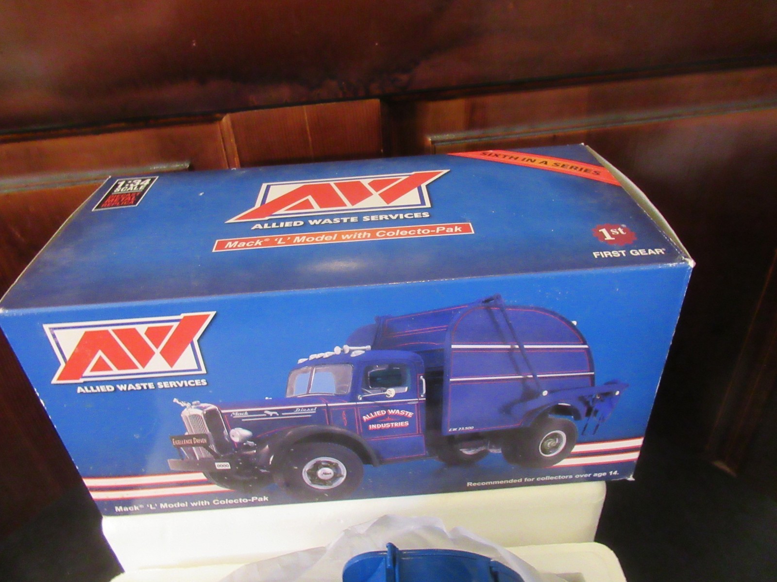 First Gear Mack L Model Allied Waste Industries 1:34 Scale Diecast Truck W/ Box