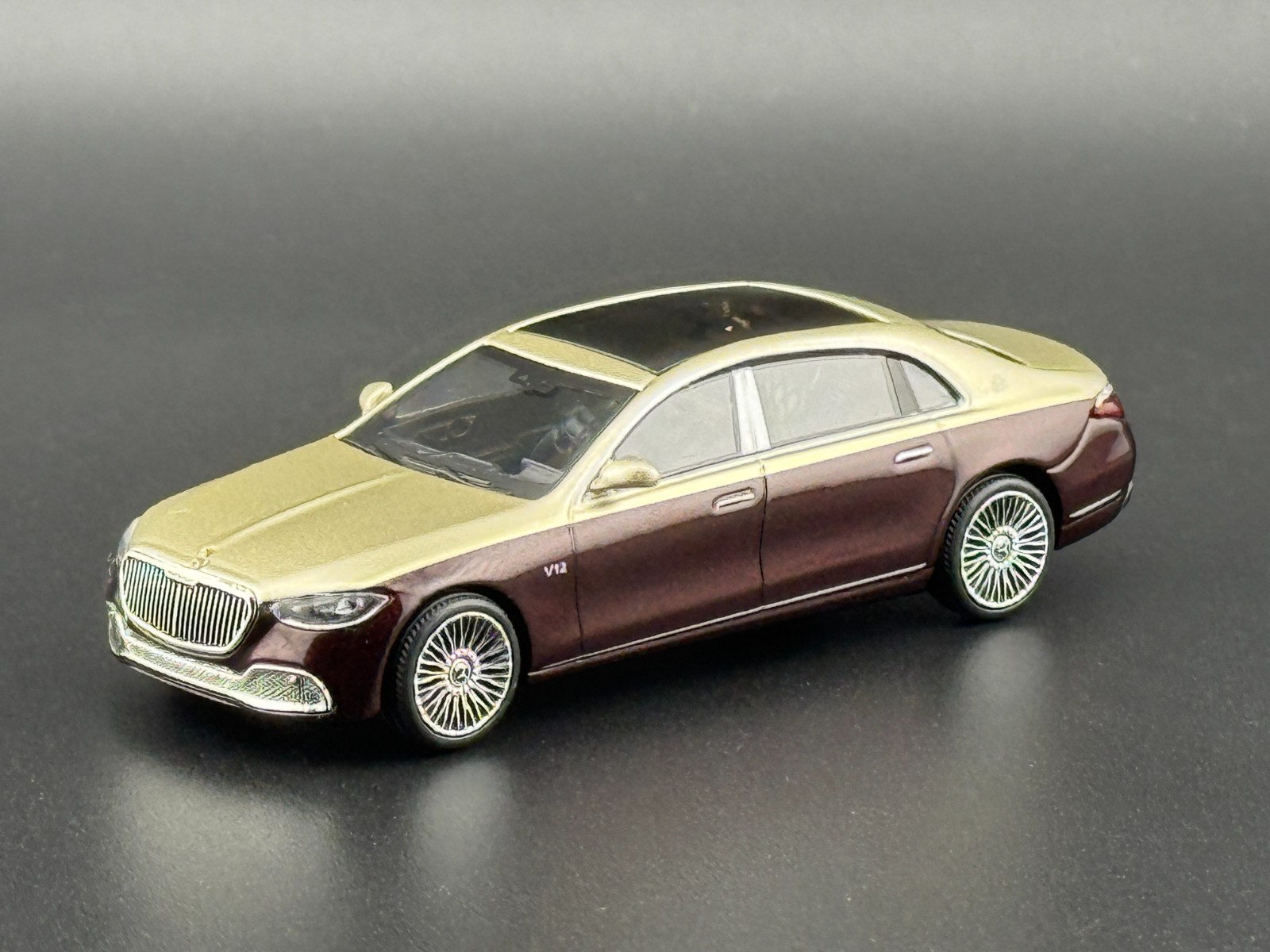Mini GT Mercedes-Maybach S680 Gold Dark Red Metallic #962 1/64