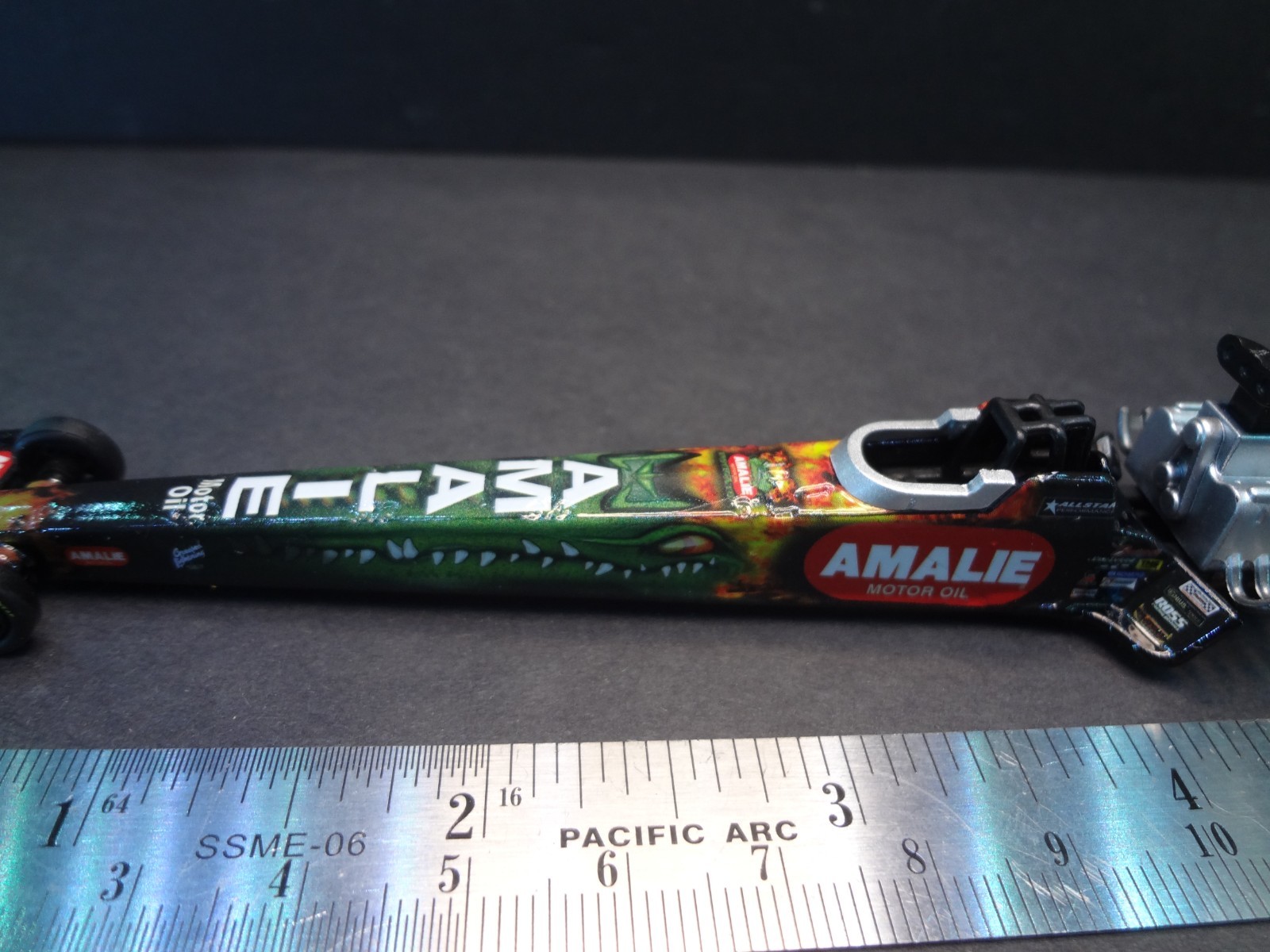 Auto World Amalie Motor Oil Terry McMillen NHRA Top Fuel Dragster – 1:64