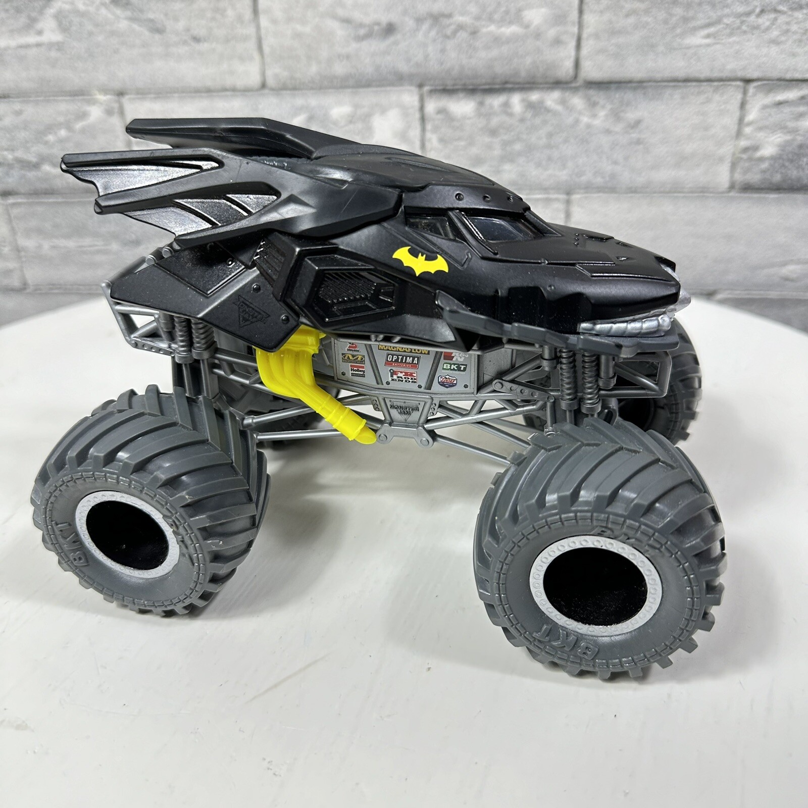 Monster Jam Official Batman Die-Cast And Plastic Vehicle 1:24 Scale