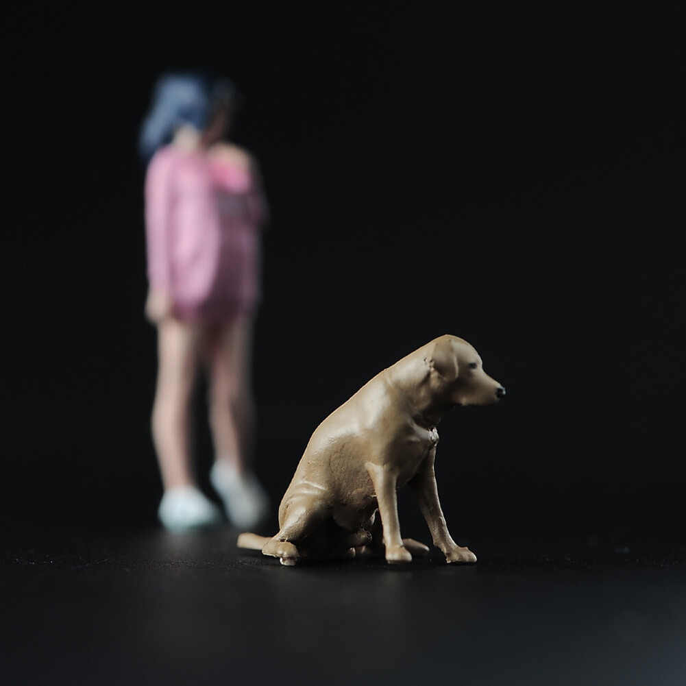 1/64 Squatting Dog Animal Scene Props Mini Figure Model Fit Cars Vehicles Doll