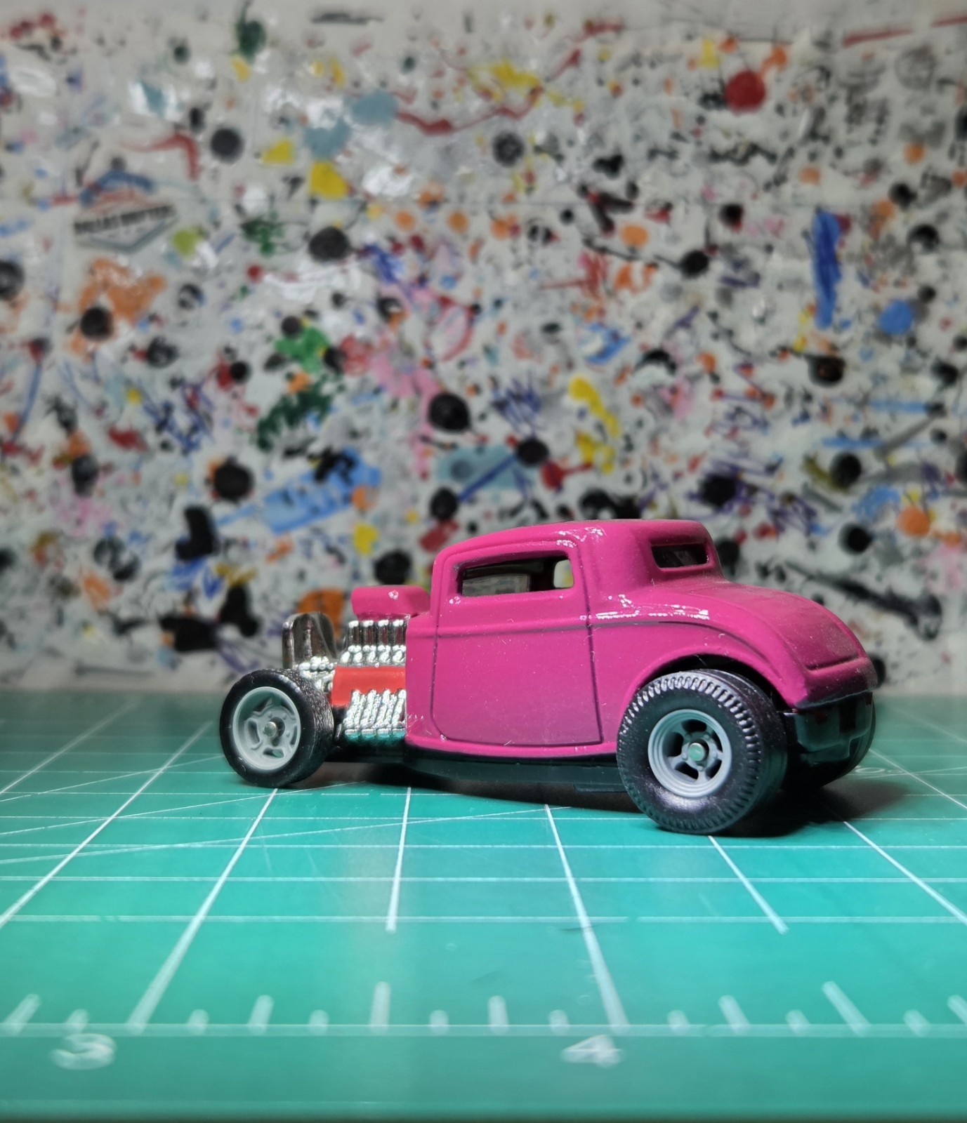 Hot Wheels ’32 Ford Hot Rod Pink/Magenta Custom Real Riders