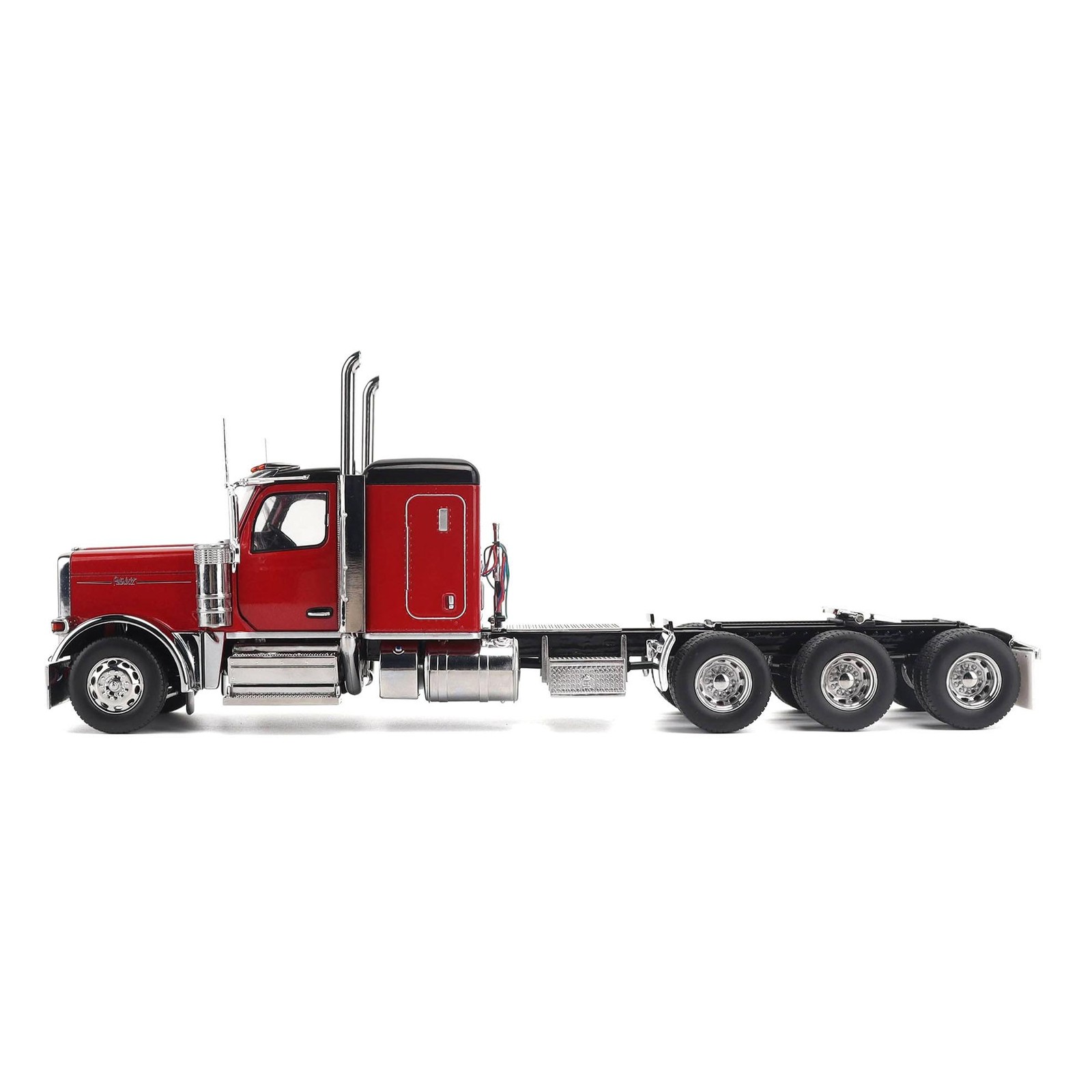 Diecast Masters 1/32 Peterbilt 589 Tridem-Axle Truck 58in Sleeper 71145
