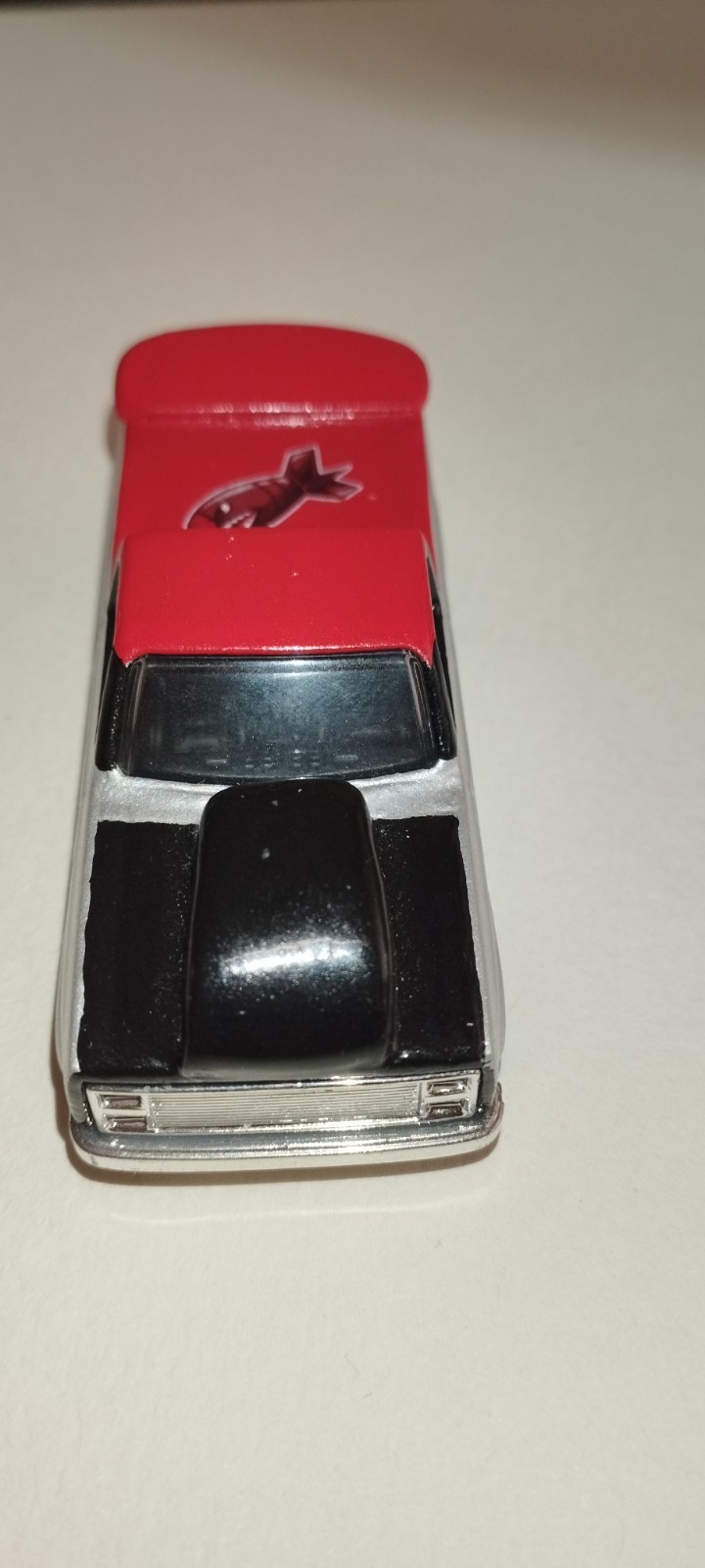 Hot Wheels Chevy Silverado 83 Diecast Model Car 1:64 Silver Red Black