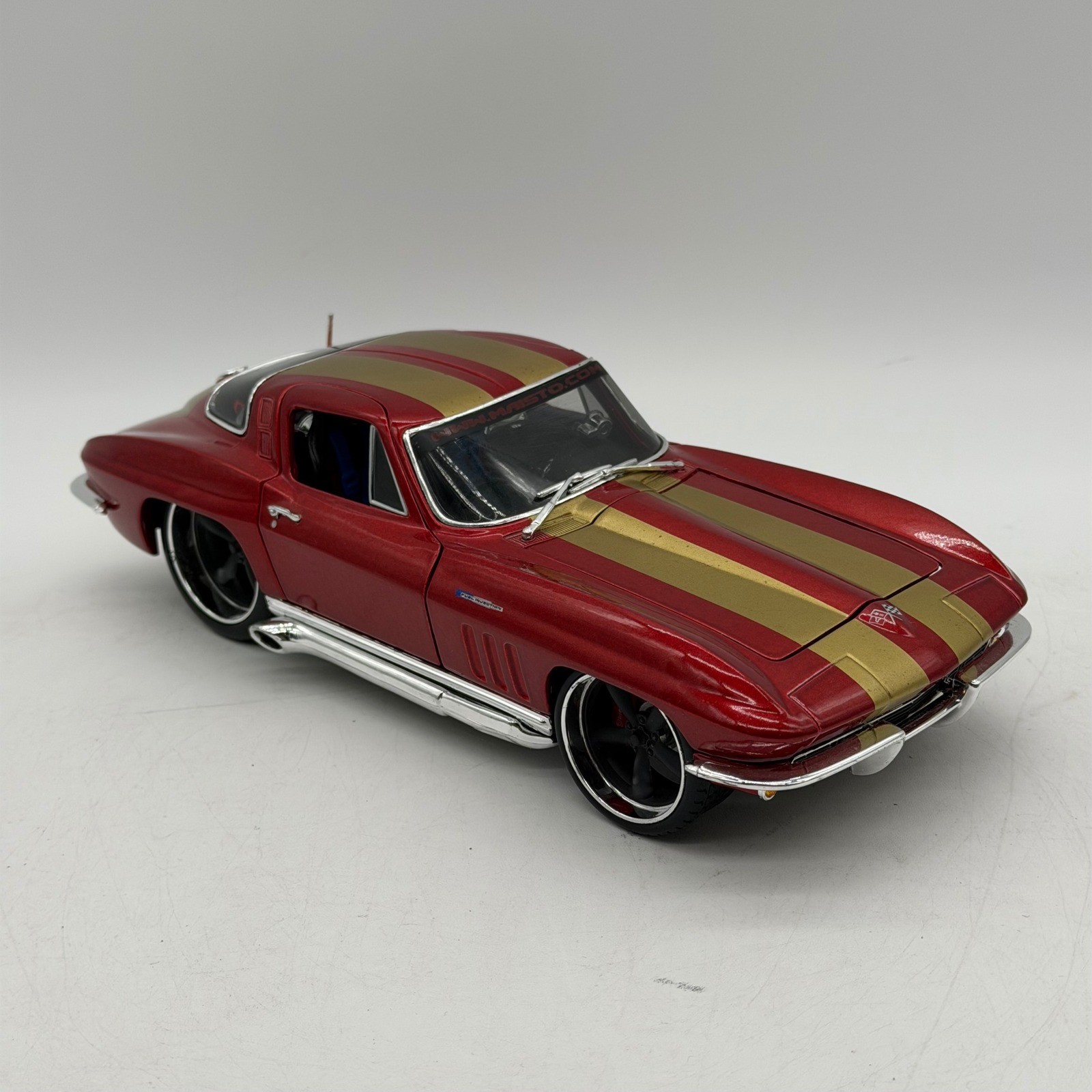 Maisto Pro Rodz 1965 Chevrolet Corvette 1/18 Red/Gold Racing Stripes Diecast Car