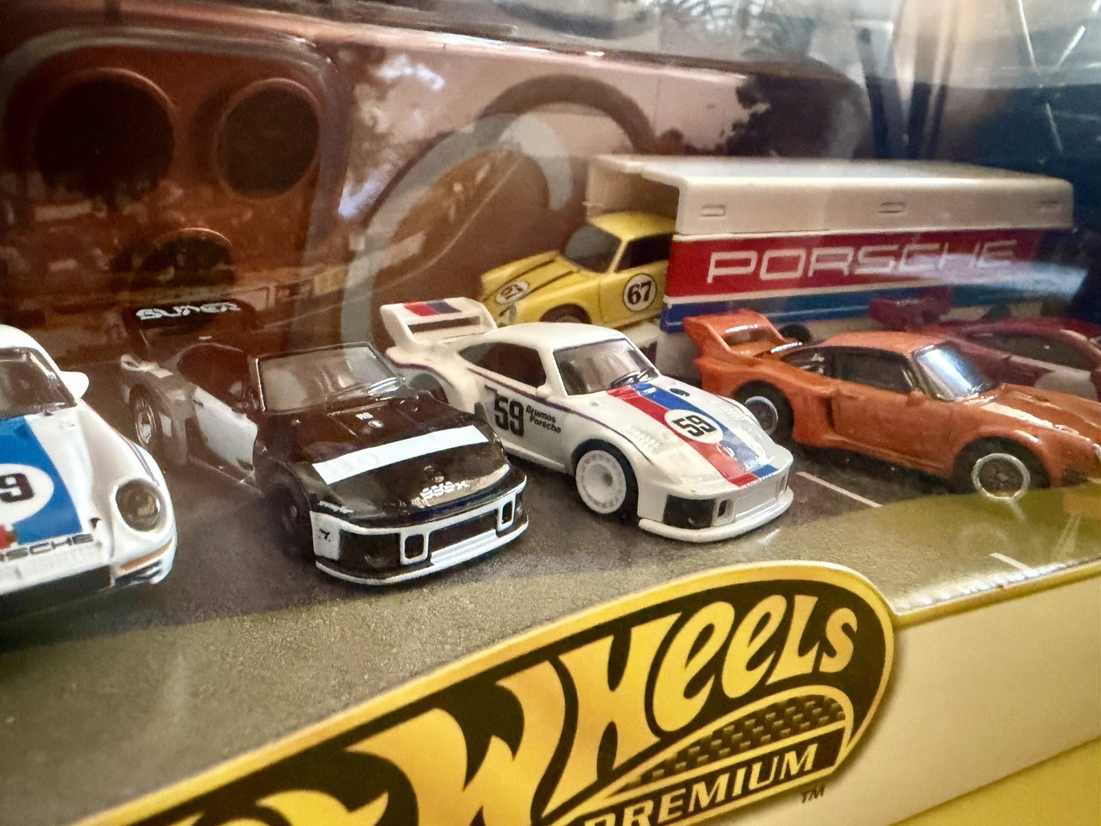 Hot Wheels Premium Porsche Custom Diorama Collection! 935 & More All Porsche